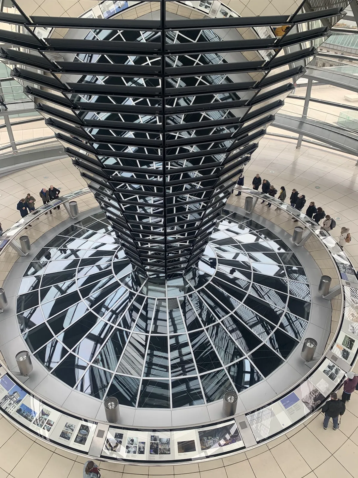 Мемориал евреям — жертвам войны и нацизма в Берлине, стелы