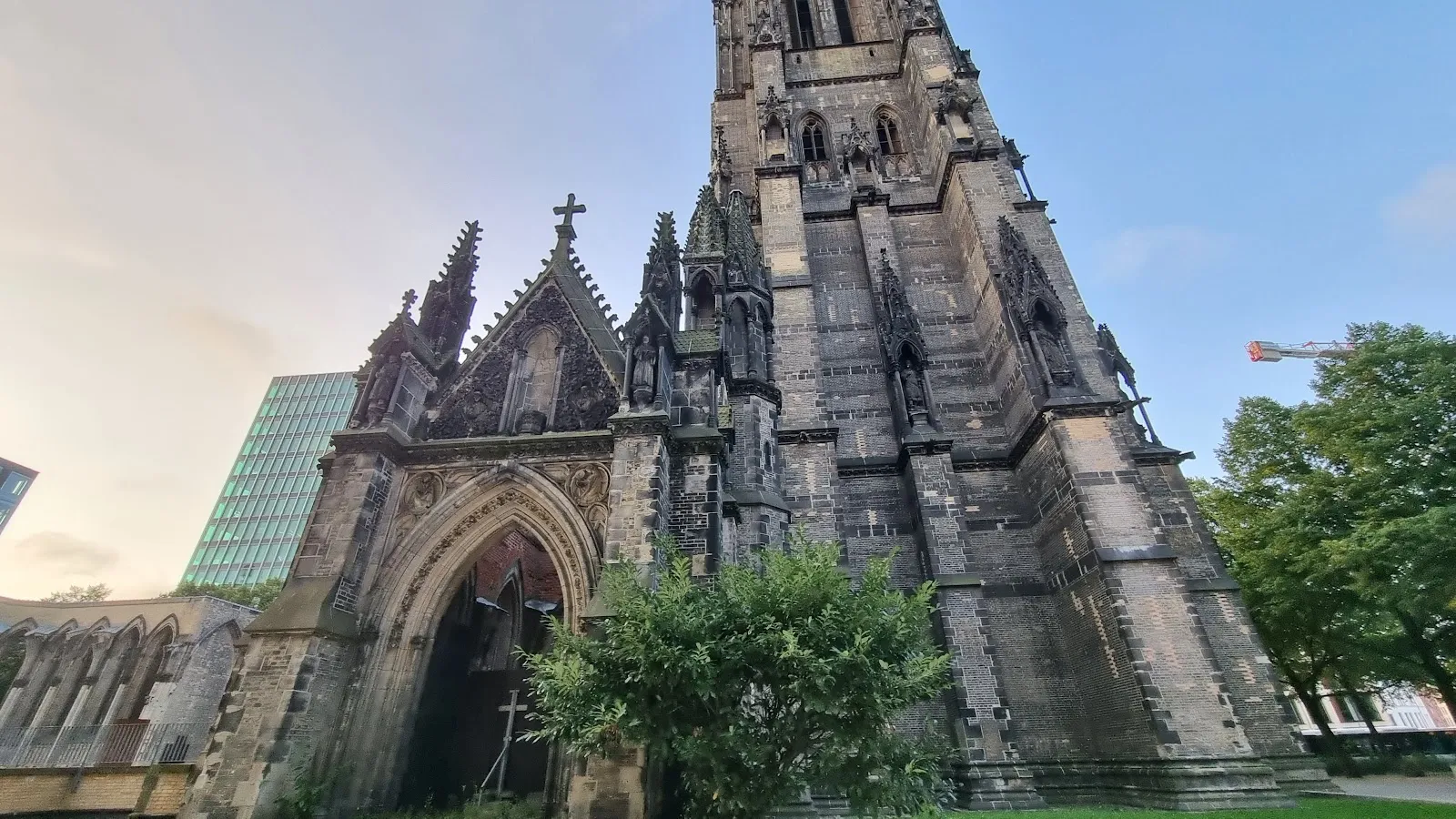 Руины Мемориала Святого Николая в Гамбурге