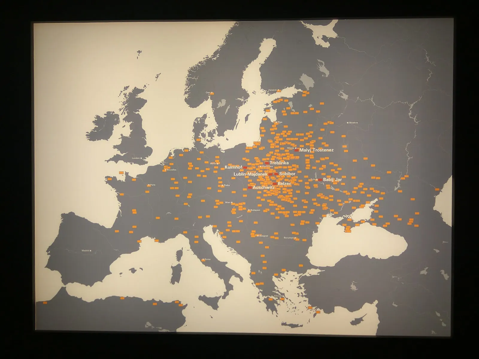 Мемориал убитым евреям Европы в Берлине