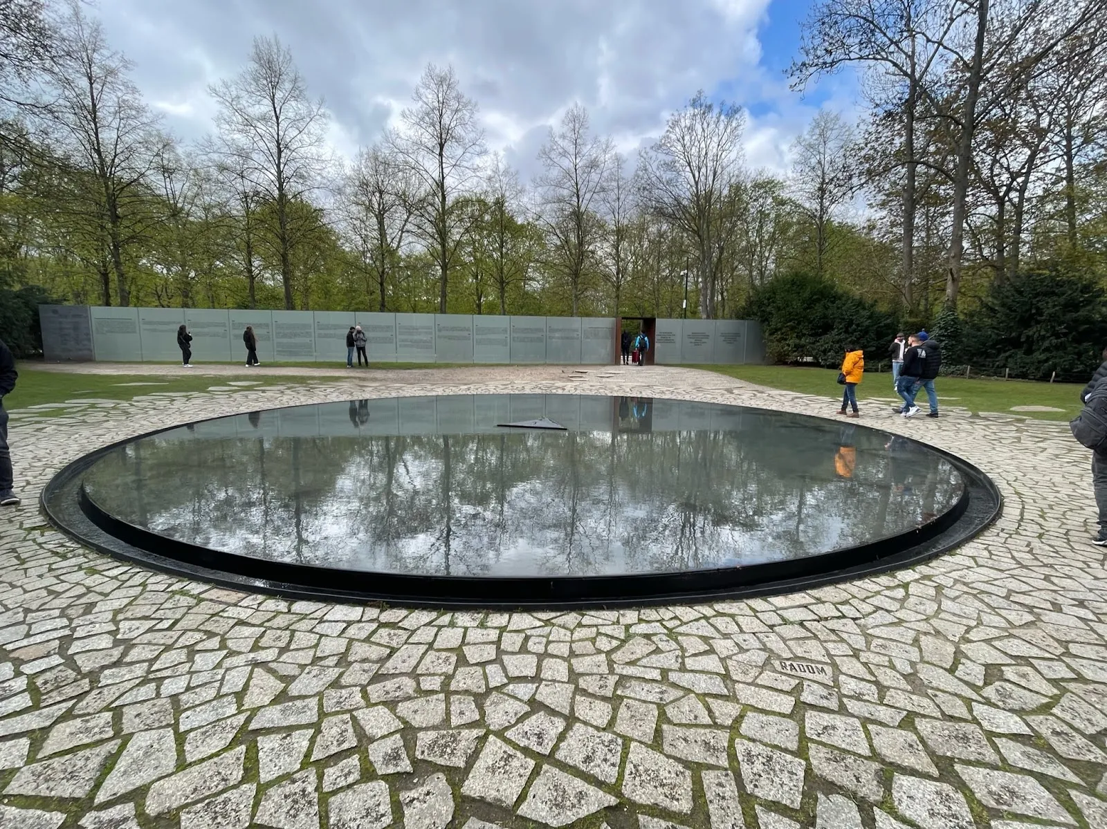 Мемориал убитым синти и рома в нацистской Германии