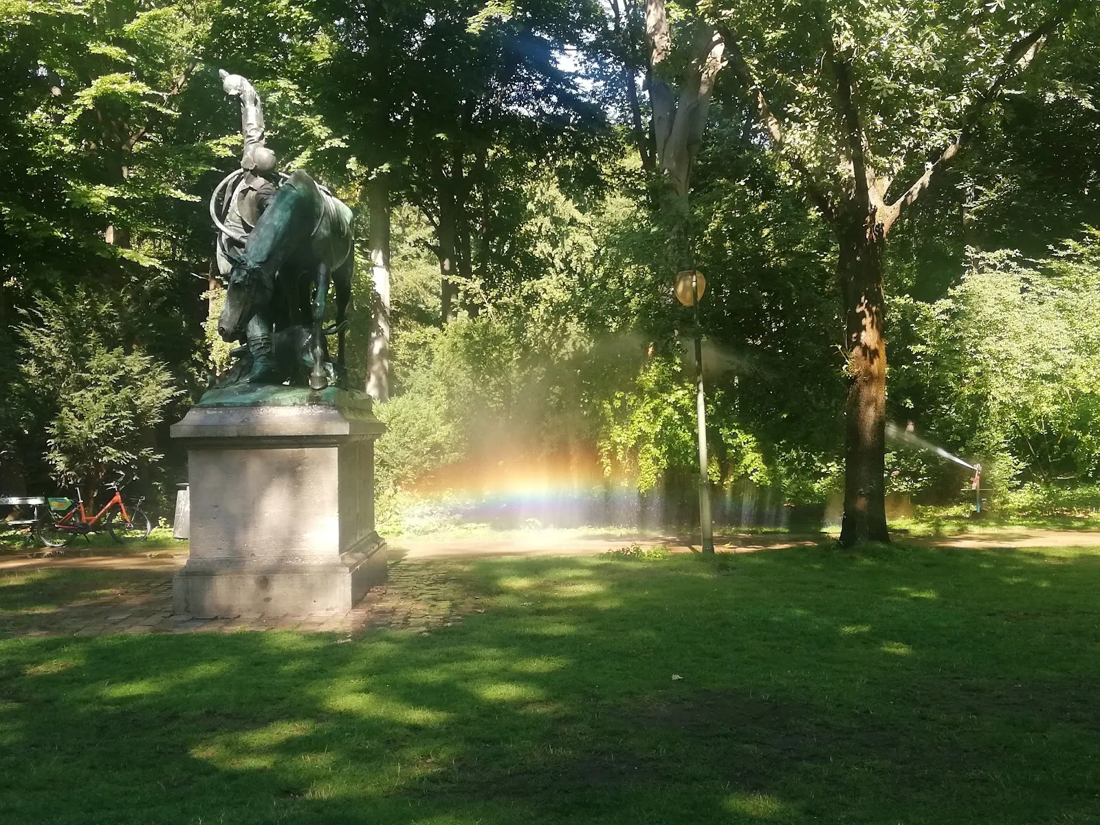 Мемориальная доска Шарля де Голля и Конрада Аденауэра в Берлине