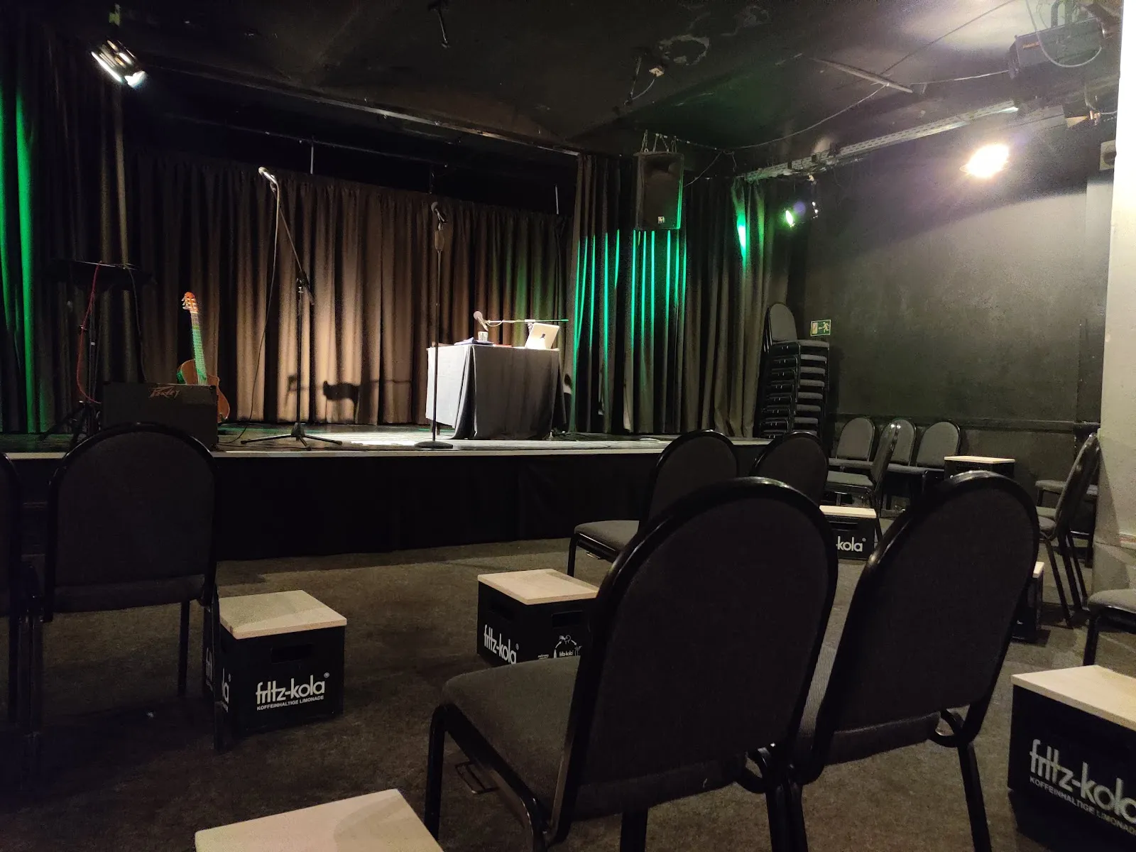 Здание центра культуры и театра Мерингхоф в Берлине