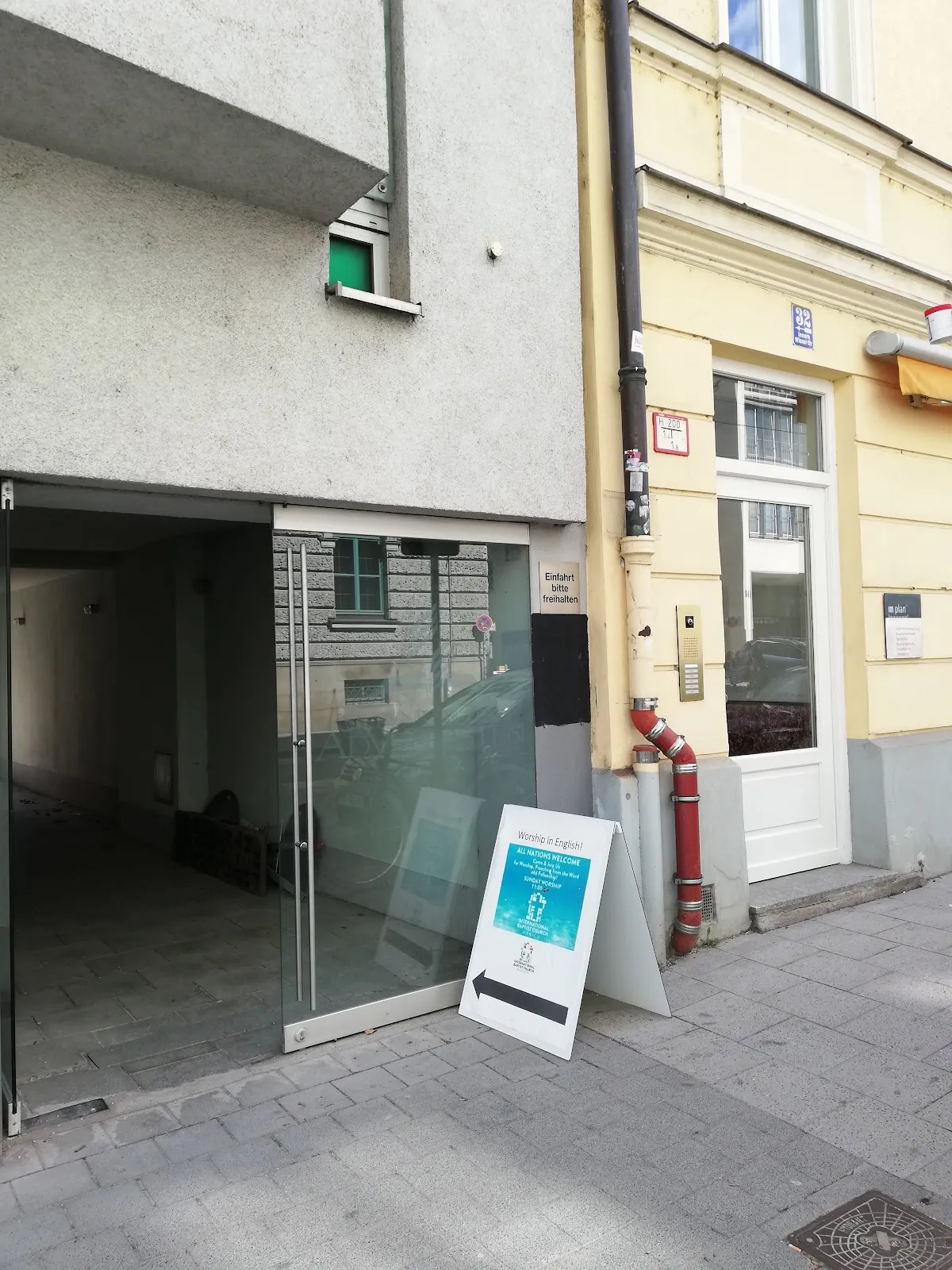 Здание Международной Баптистской Церкви Мюнхена