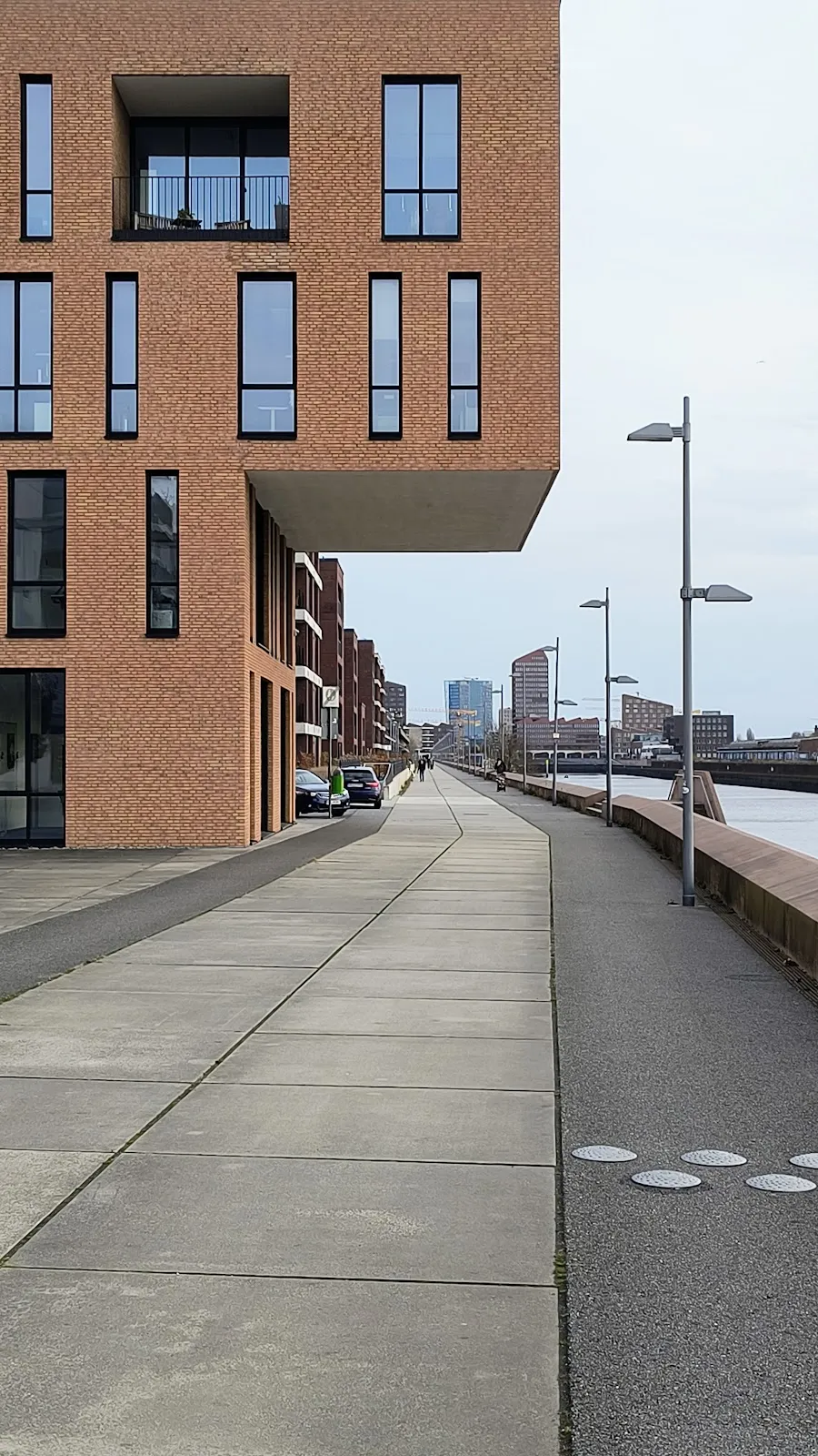 Башня Молентурм в порту Оверзе, Бремен, Германия