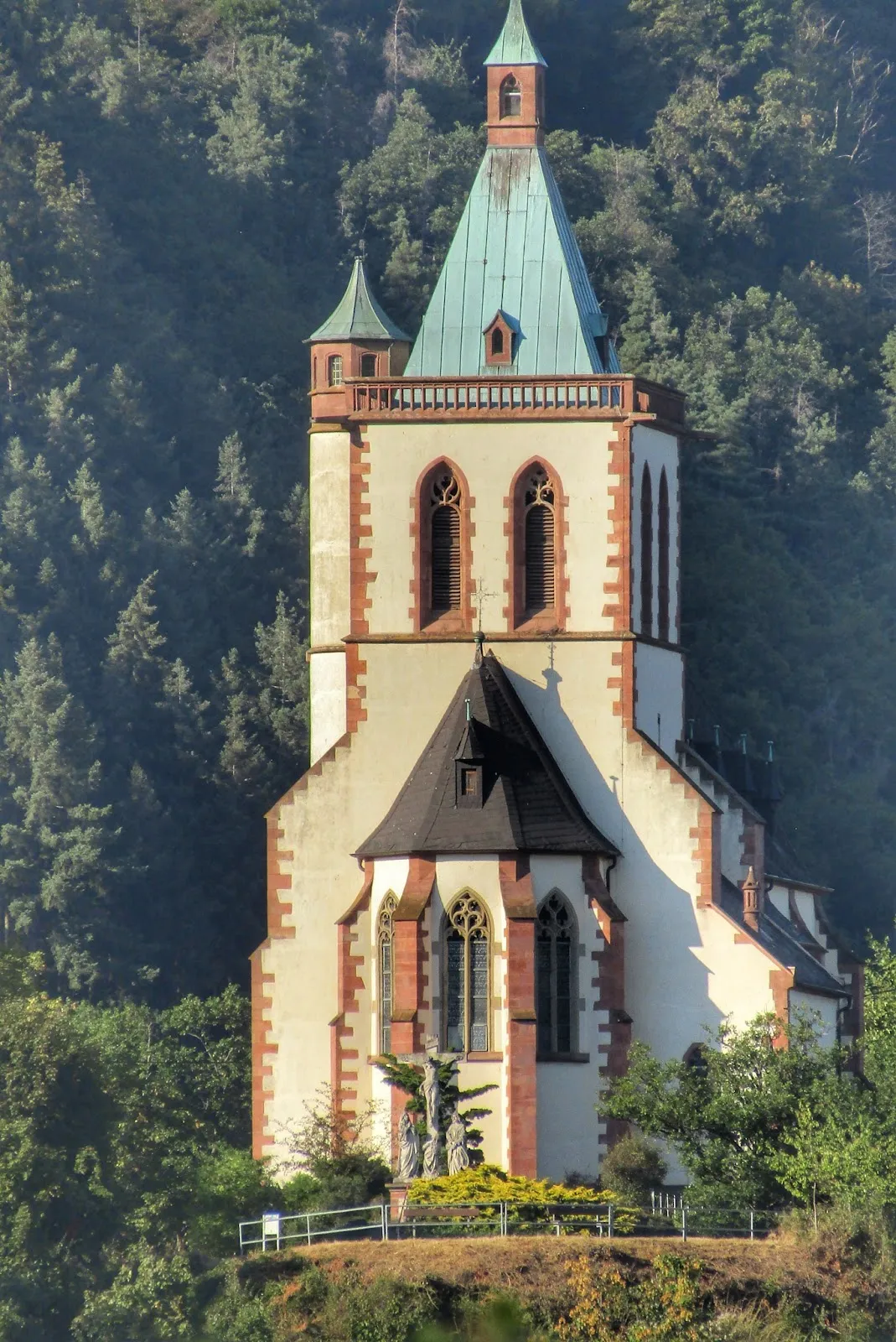 Вид на Монастырь Аллерхайлигенберг, историческое здание в Германии.