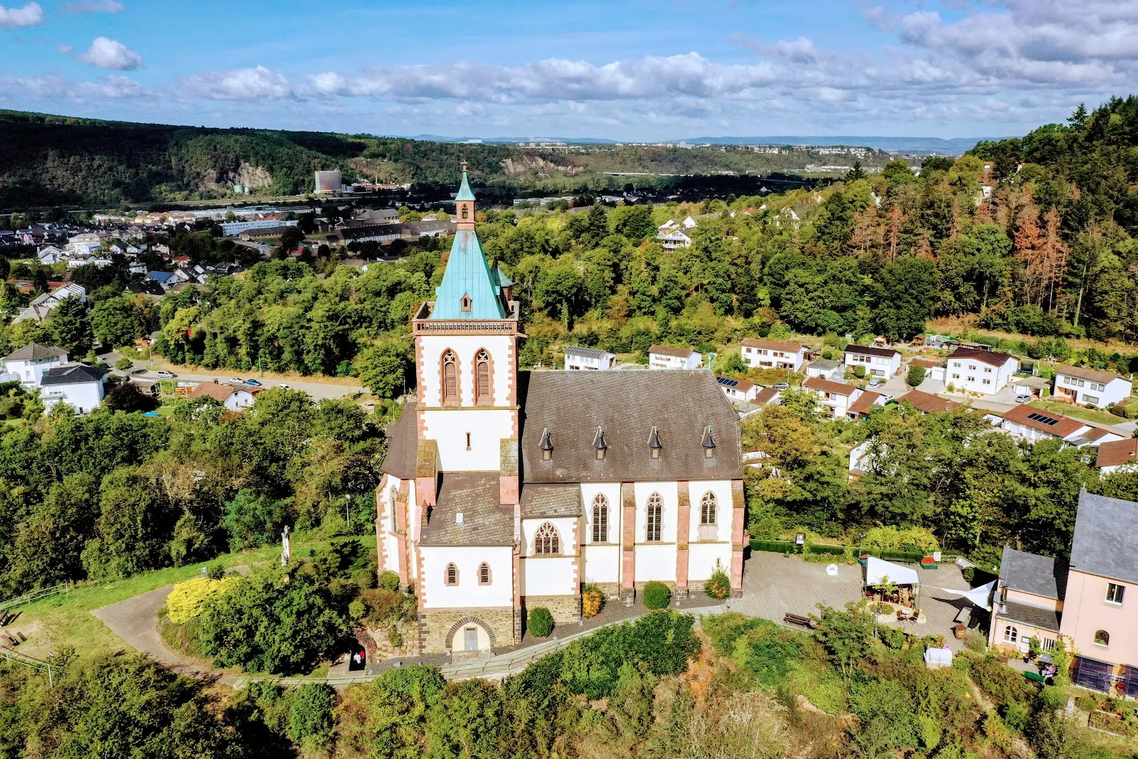 Вид на Монастырь Аллерхайлигенберг, историческое здание в Германии.