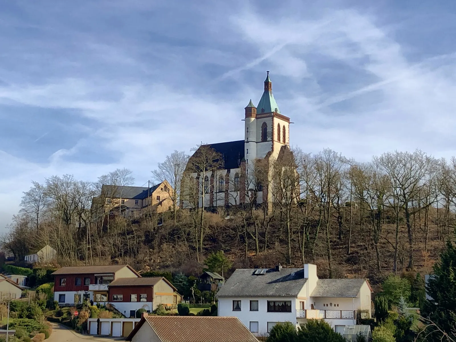 Вид на Монастырь Аллерхайлигенберг, историческое здание в Германии.