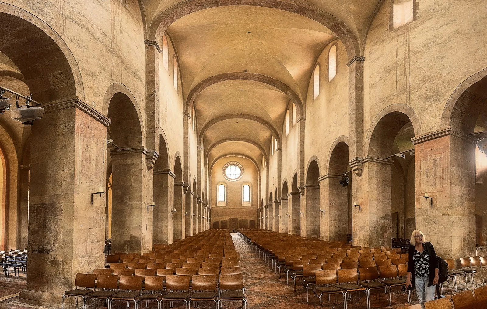 Монастырь Эбербах, историческое здание, Гессен, Германия