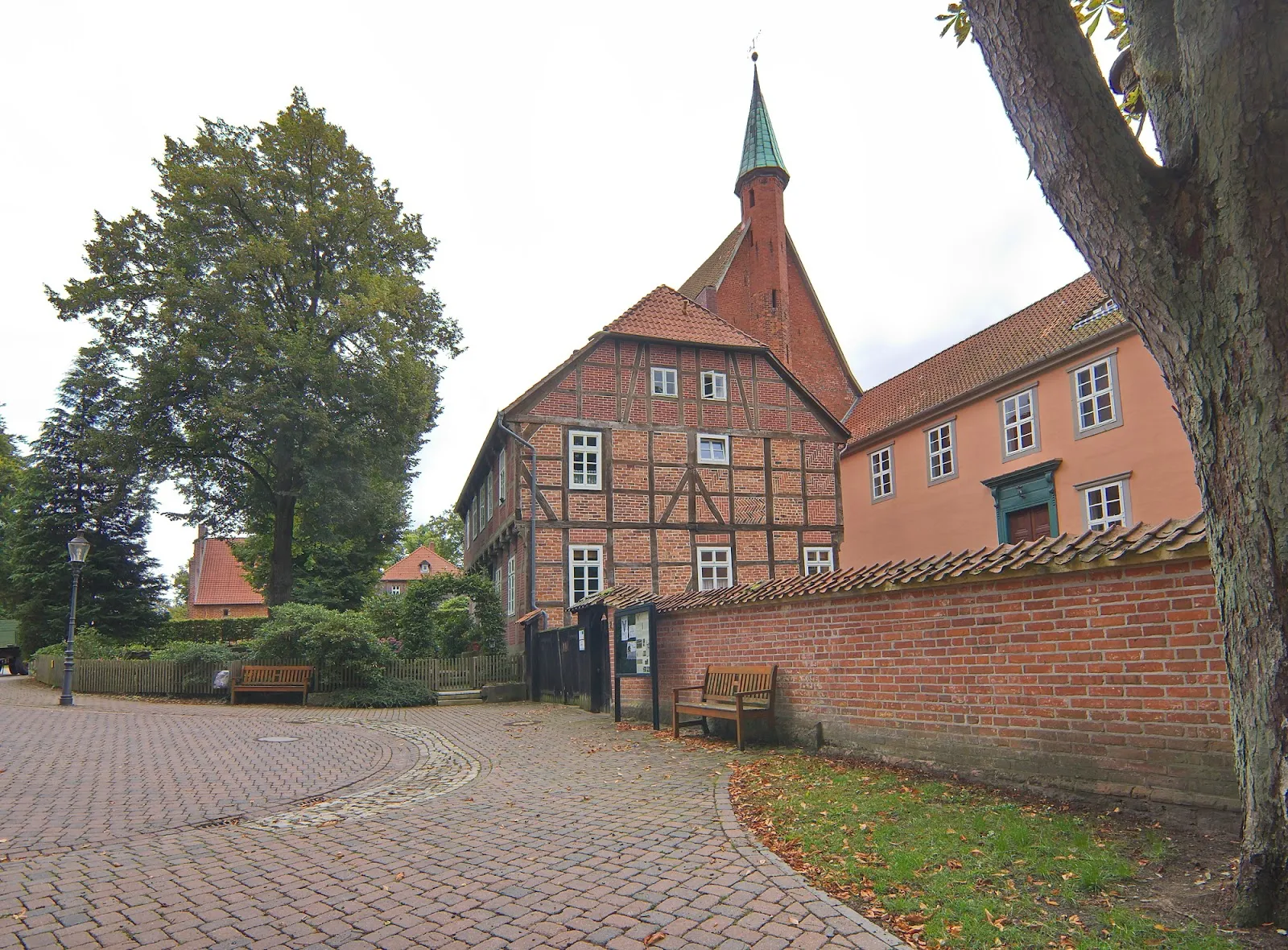 Здание монастыря Изенхаген