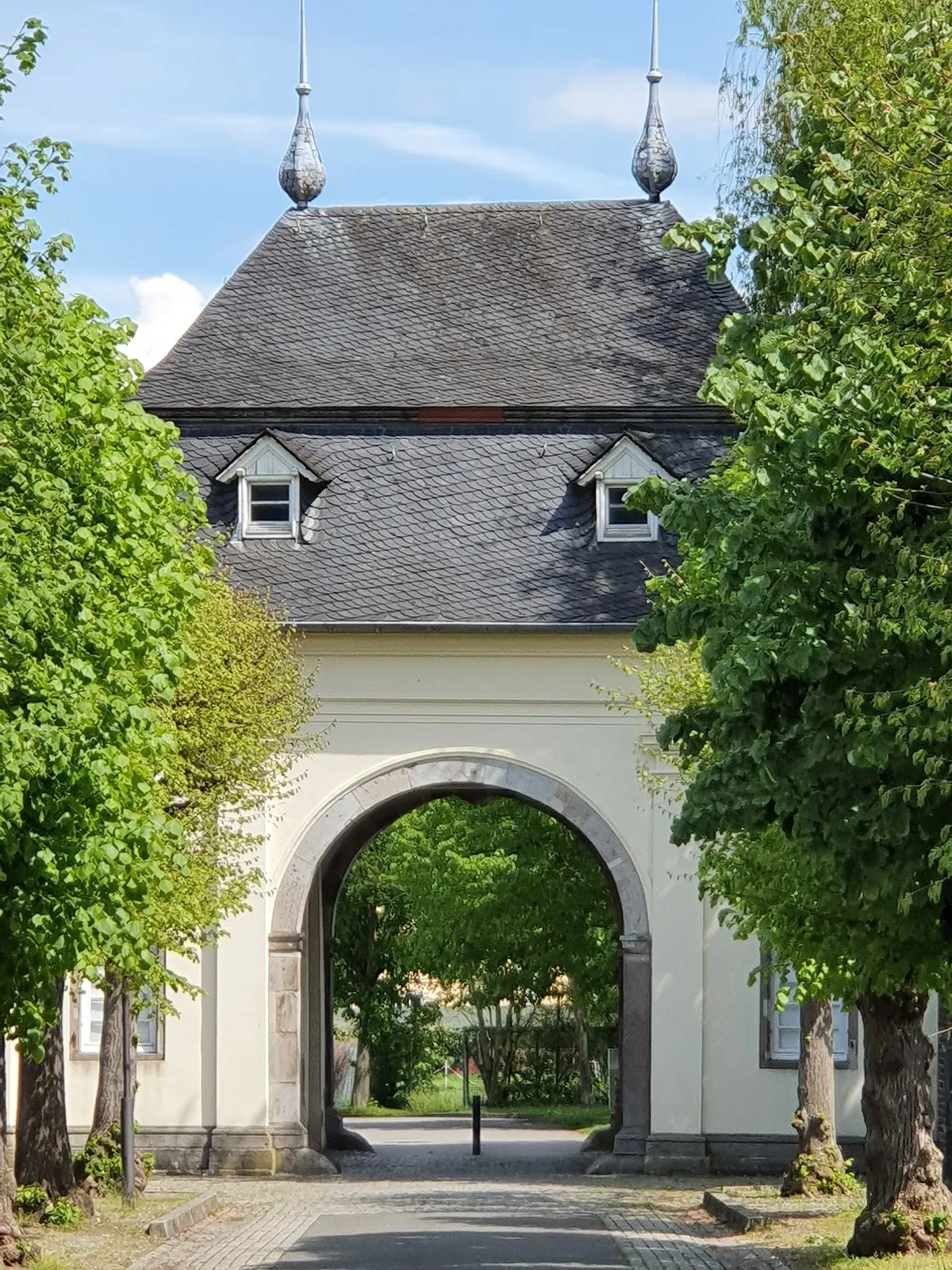 Фасад старинного монастыря Кнехтштеден