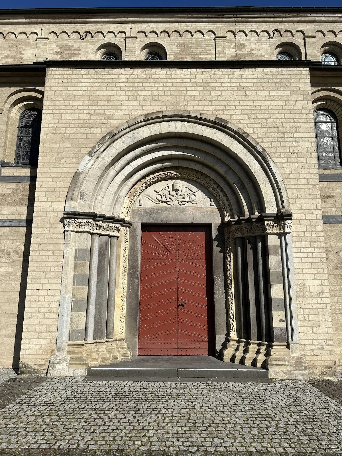 Фасад старинного монастыря Кнехтштеден