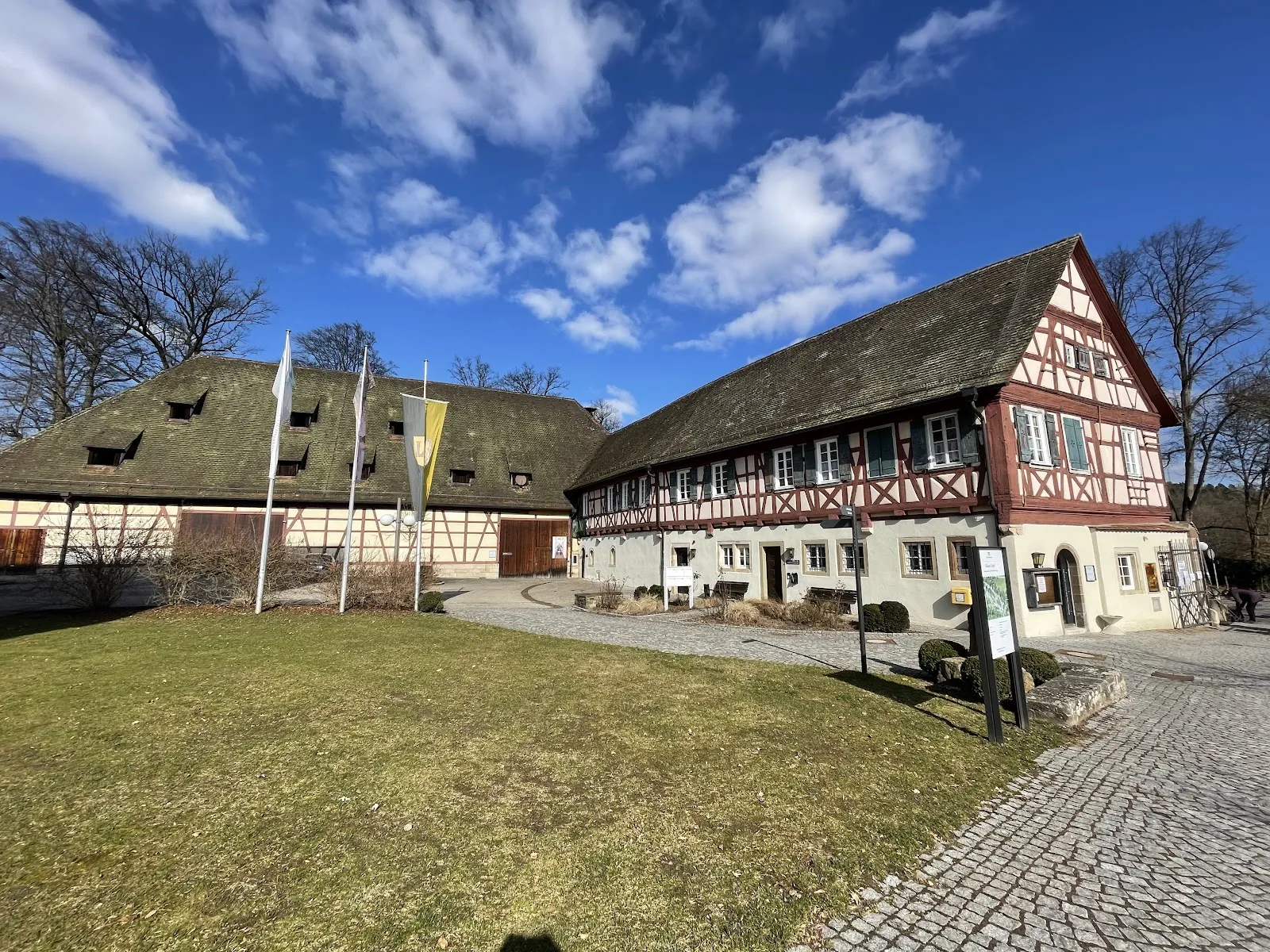 Вид на Монастырь Лорх в Германии