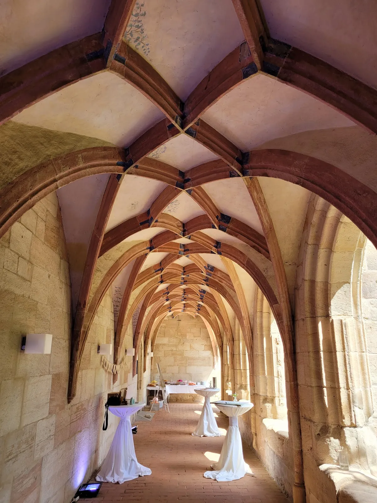 Вид на Монастырь Лорх в Германии