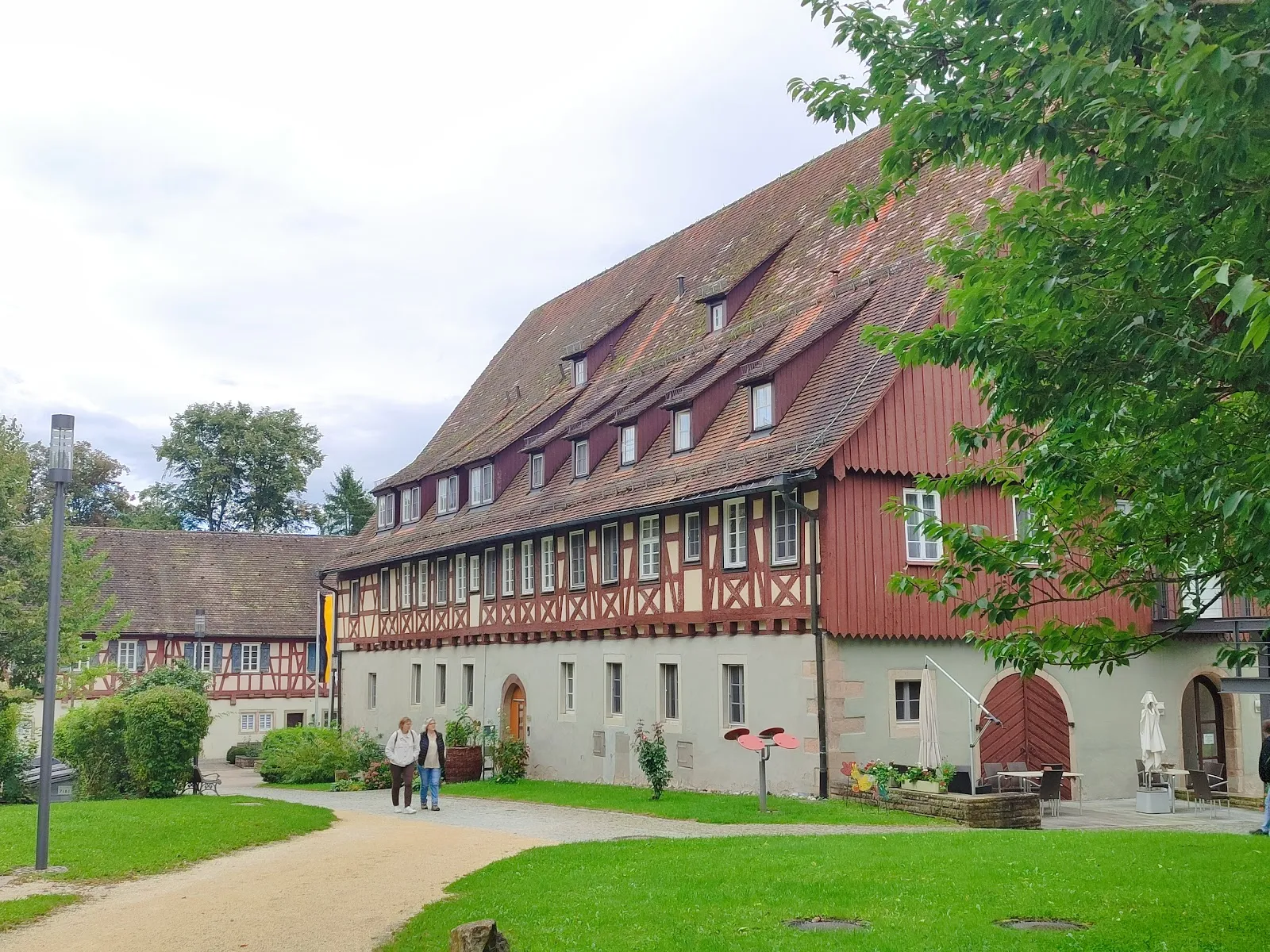 Вид на Монастырь Лорх в Германии