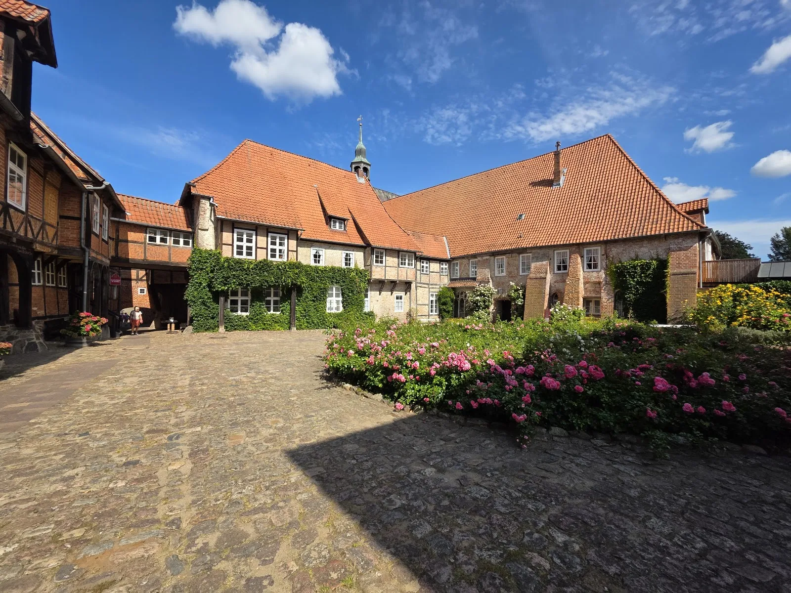 Монастырь Люне