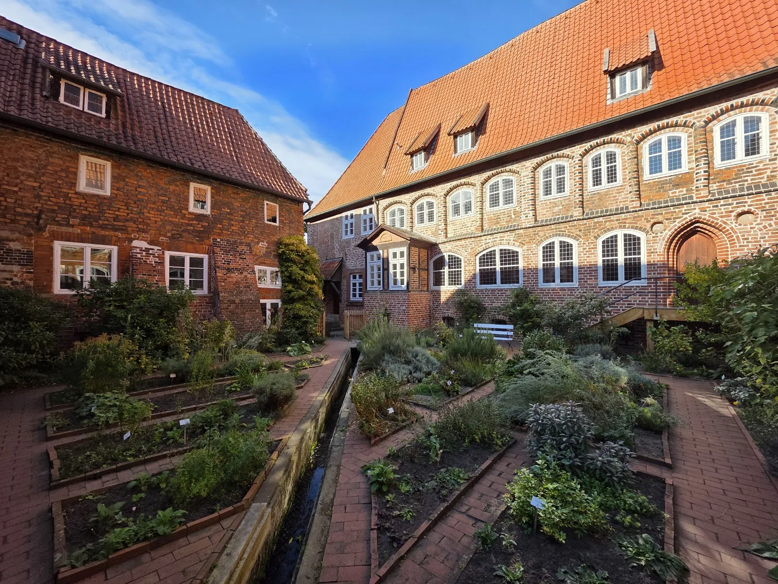 Монастырь Люне