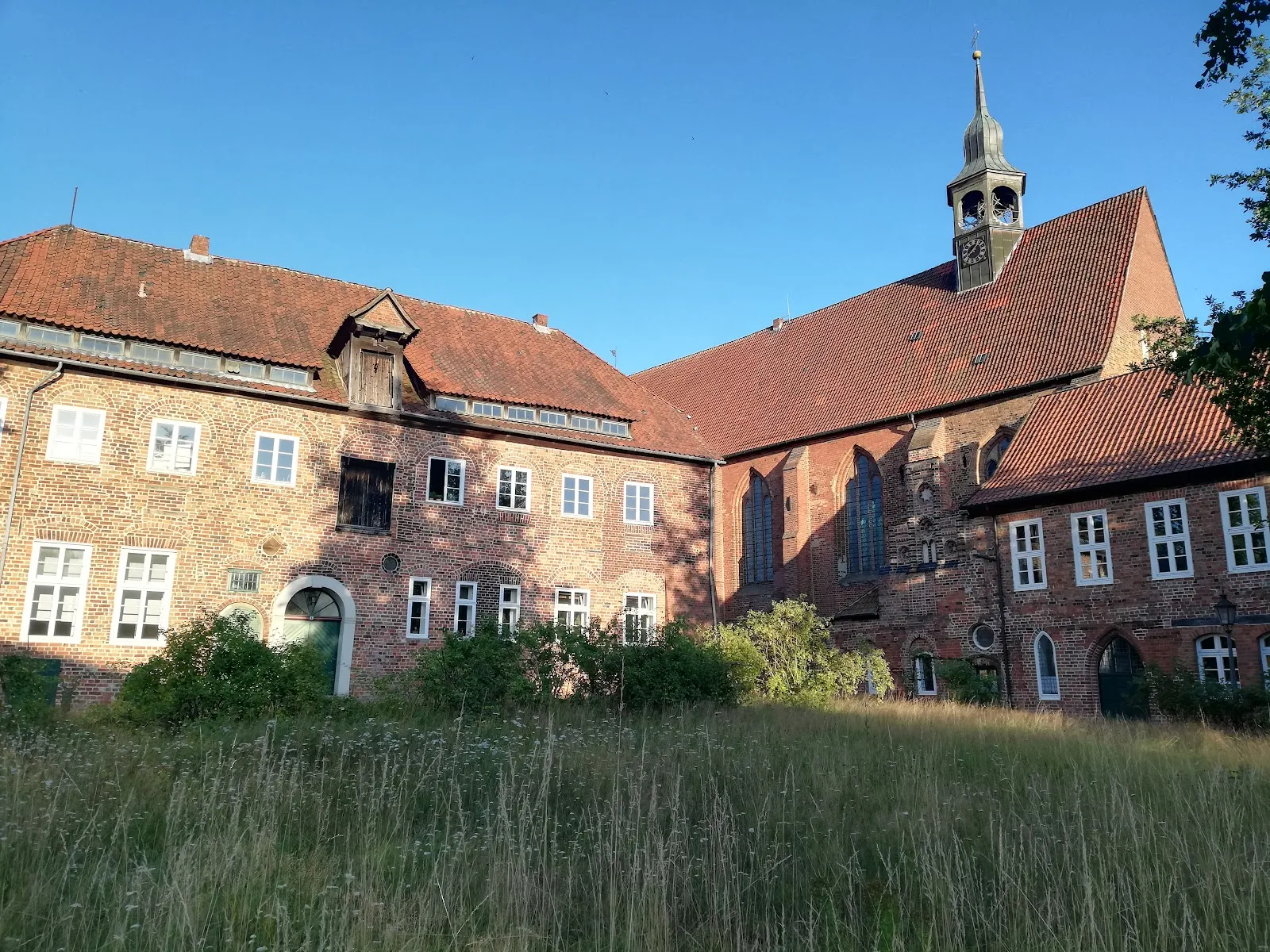 Монастырь Люне