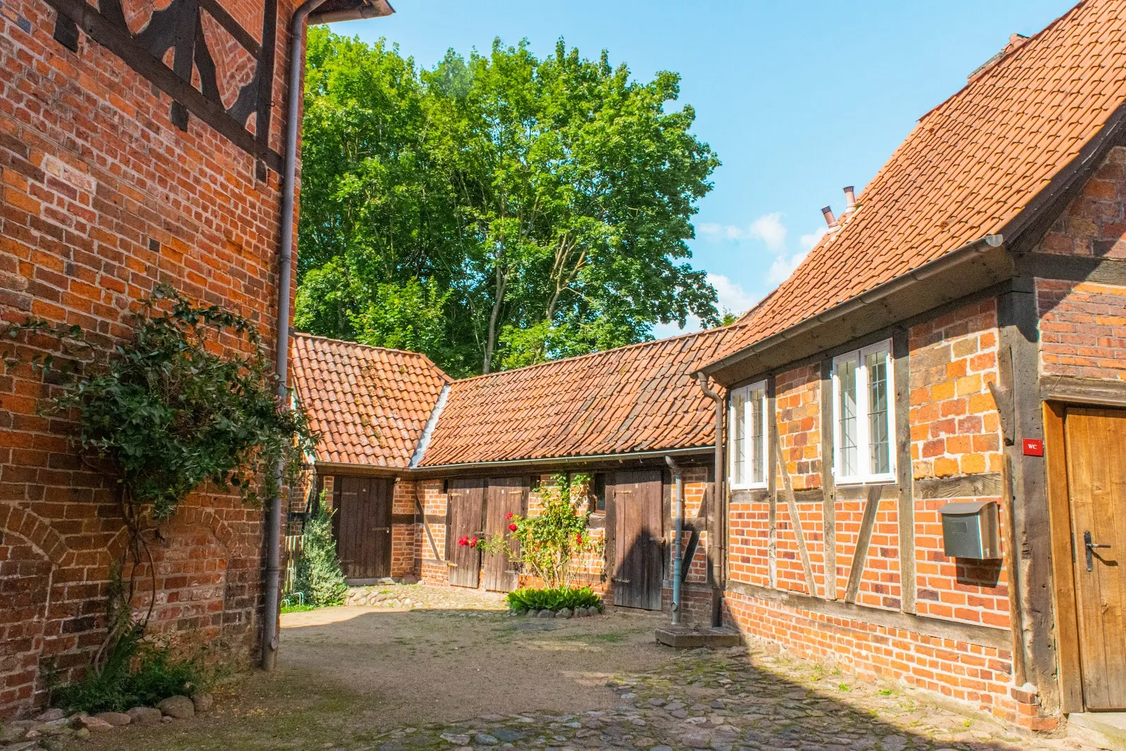 Монастырь Люне