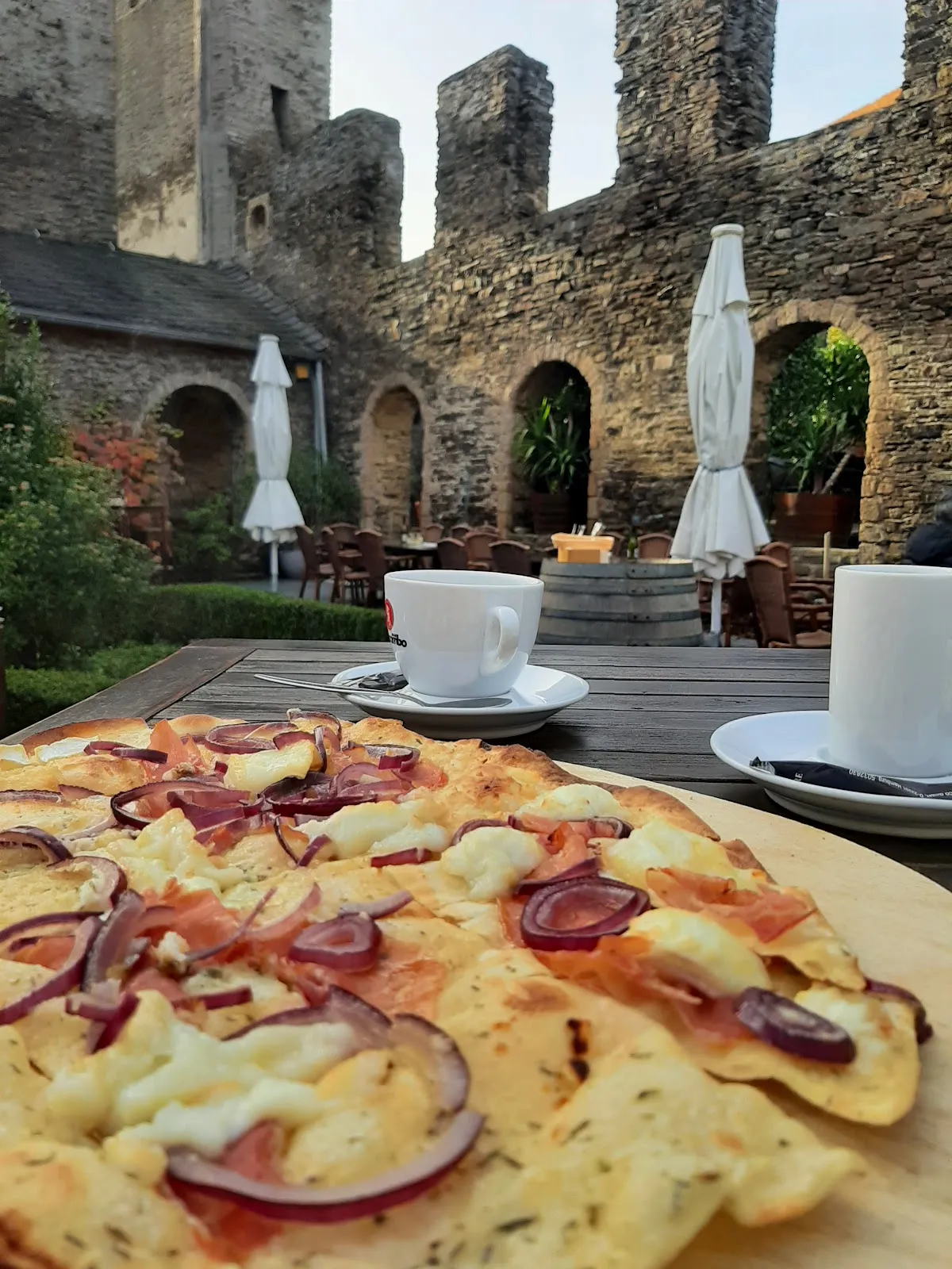 Вид на монастырь Мариенталь с окружающей природой