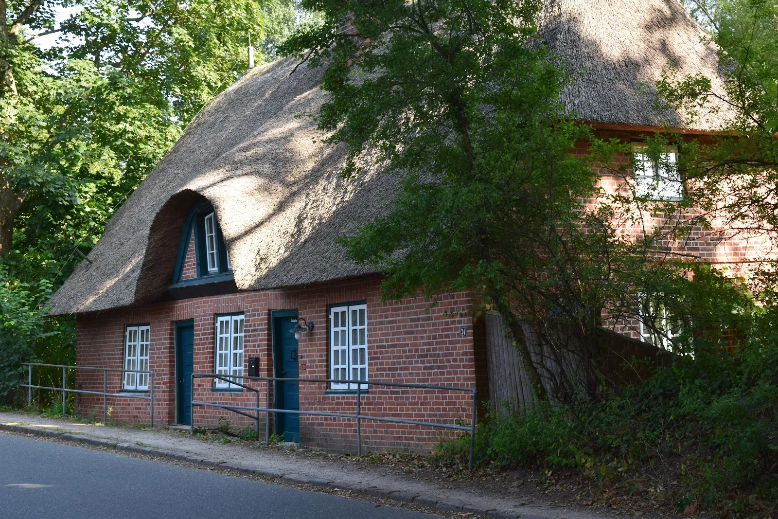 Вид на фасад Монастыря Нючау