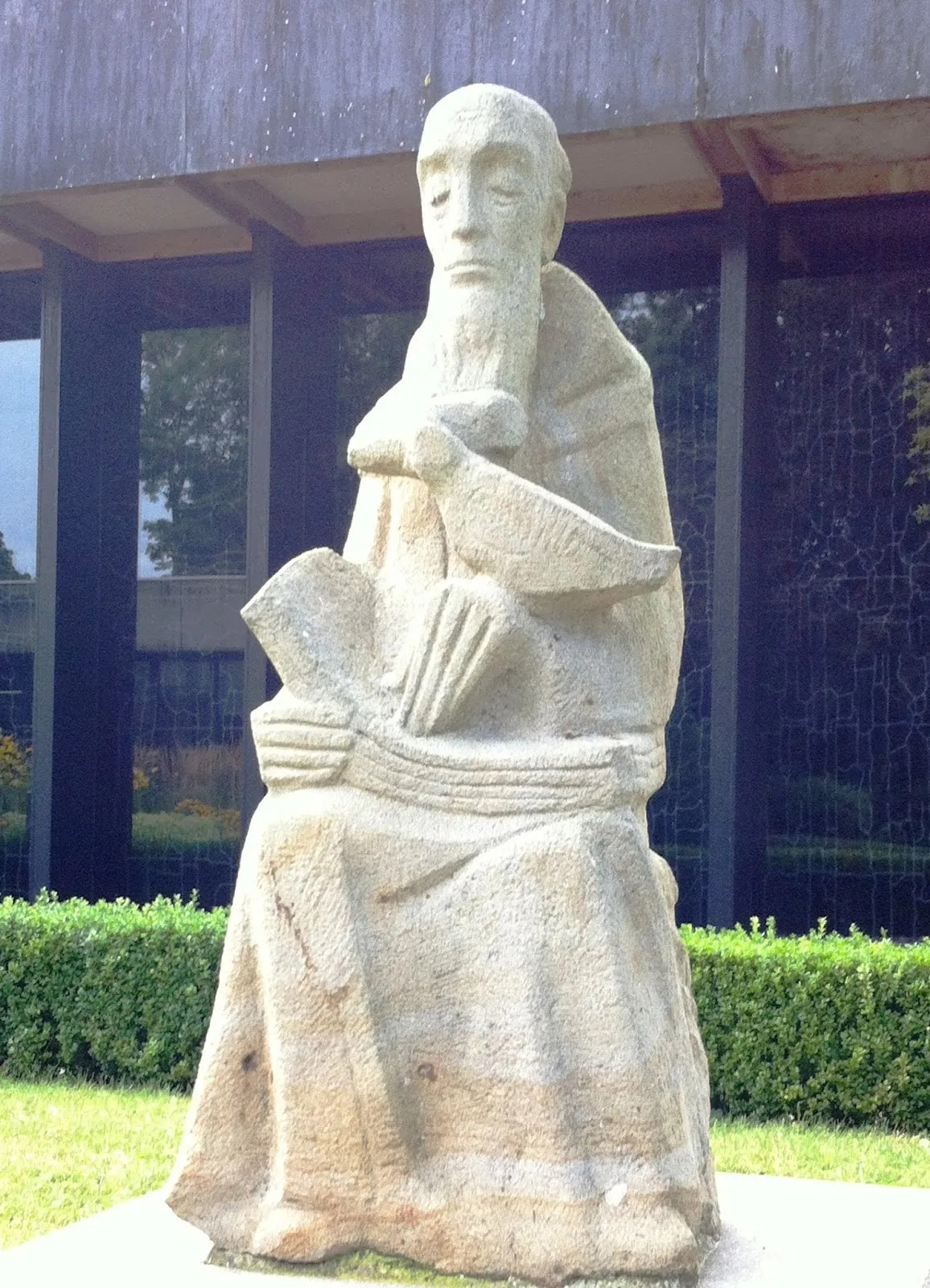 Вид на фасад Монастыря Нючау