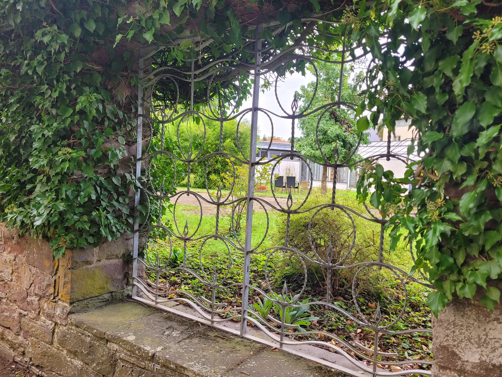 Здание монастыря Святого Креста Херштелле