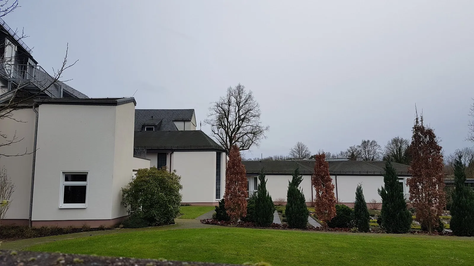 Здание монастыря Святого Креста Херштелле