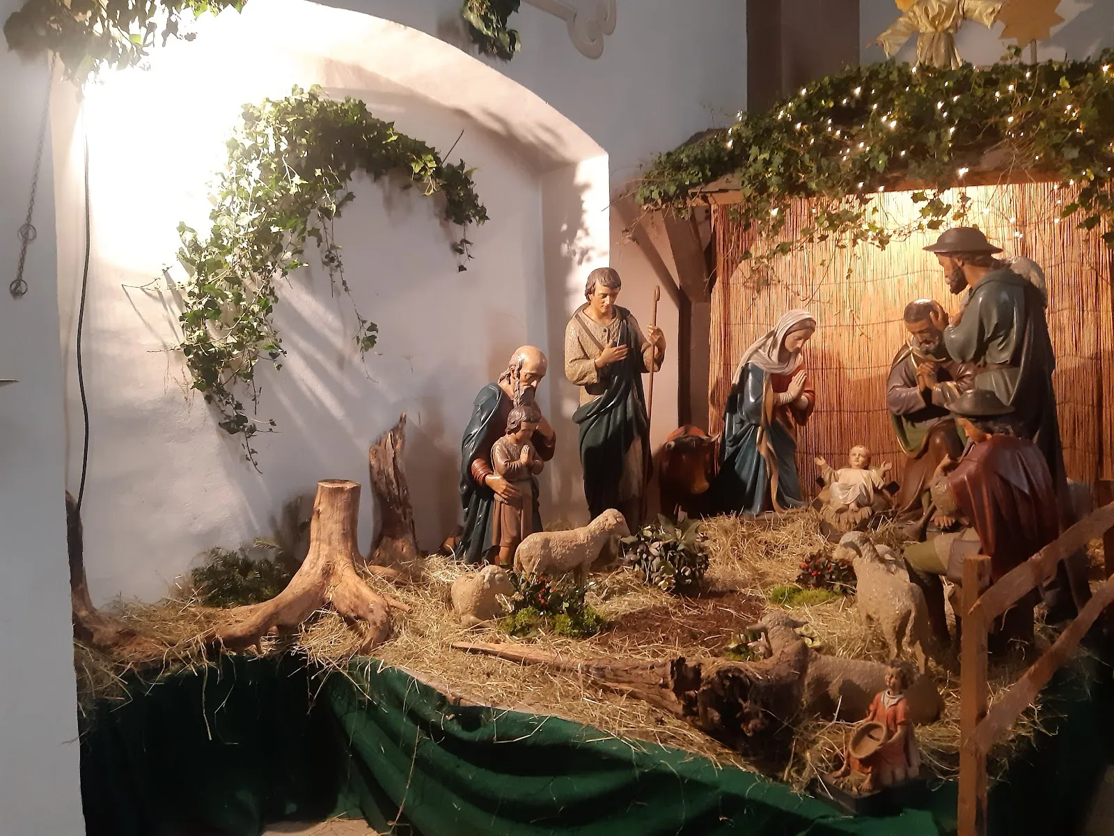 Здание монастыря Святого Креста Херштелле