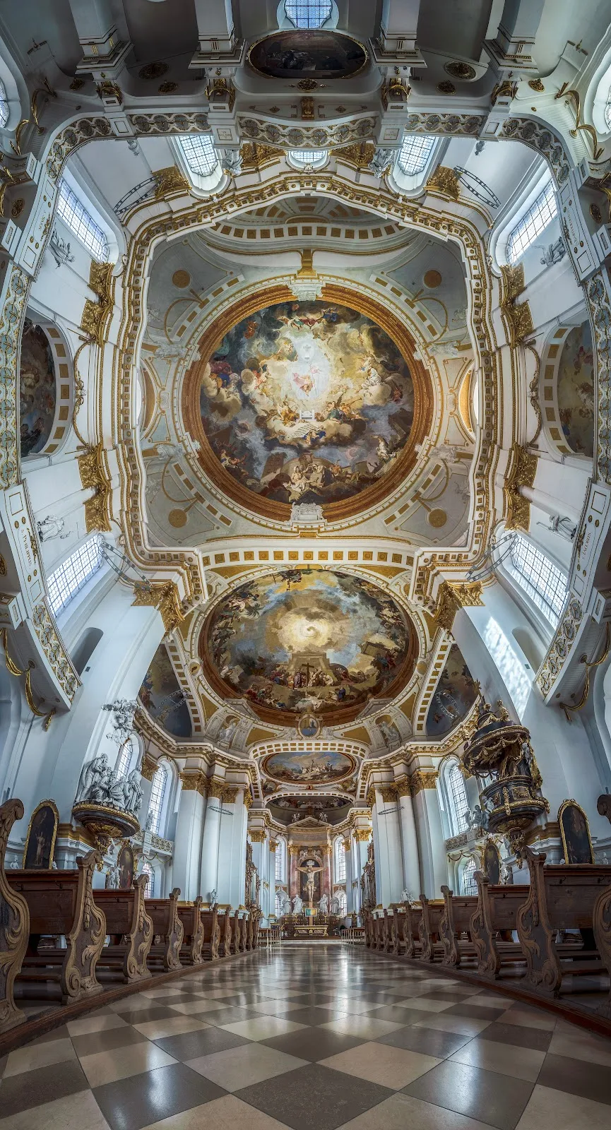 Вид на Монастырь Виблинген с башней и прилегающим парком