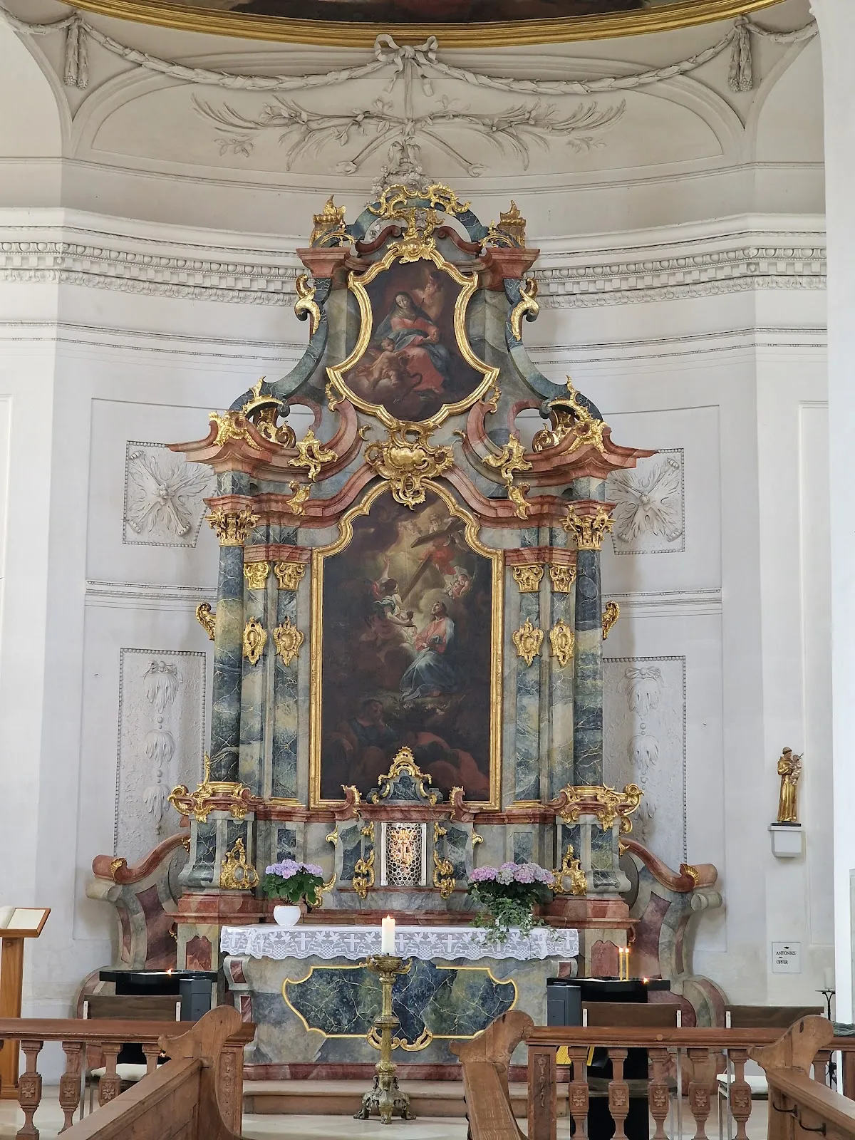 Вид на Монастырь Виблинген с башней и прилегающим парком