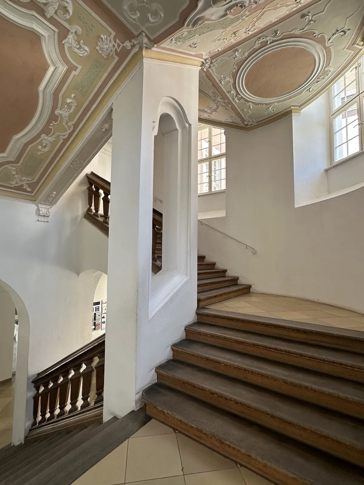 Вид на Монастырь Виблинген с башней и прилегающим парком