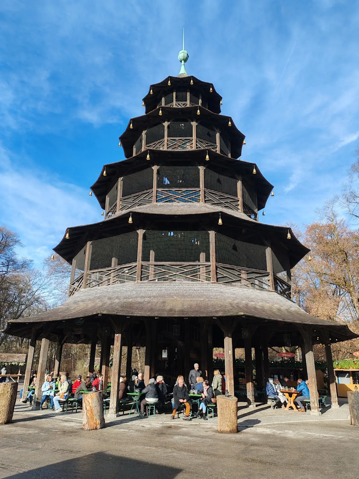 Круглый храм Моноптерос в Английском саду Мюнхена