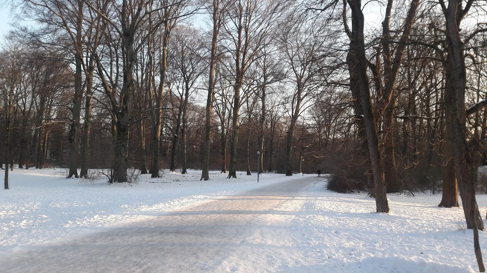 Круглый храм Моноптерос в Английском саду Мюнхена