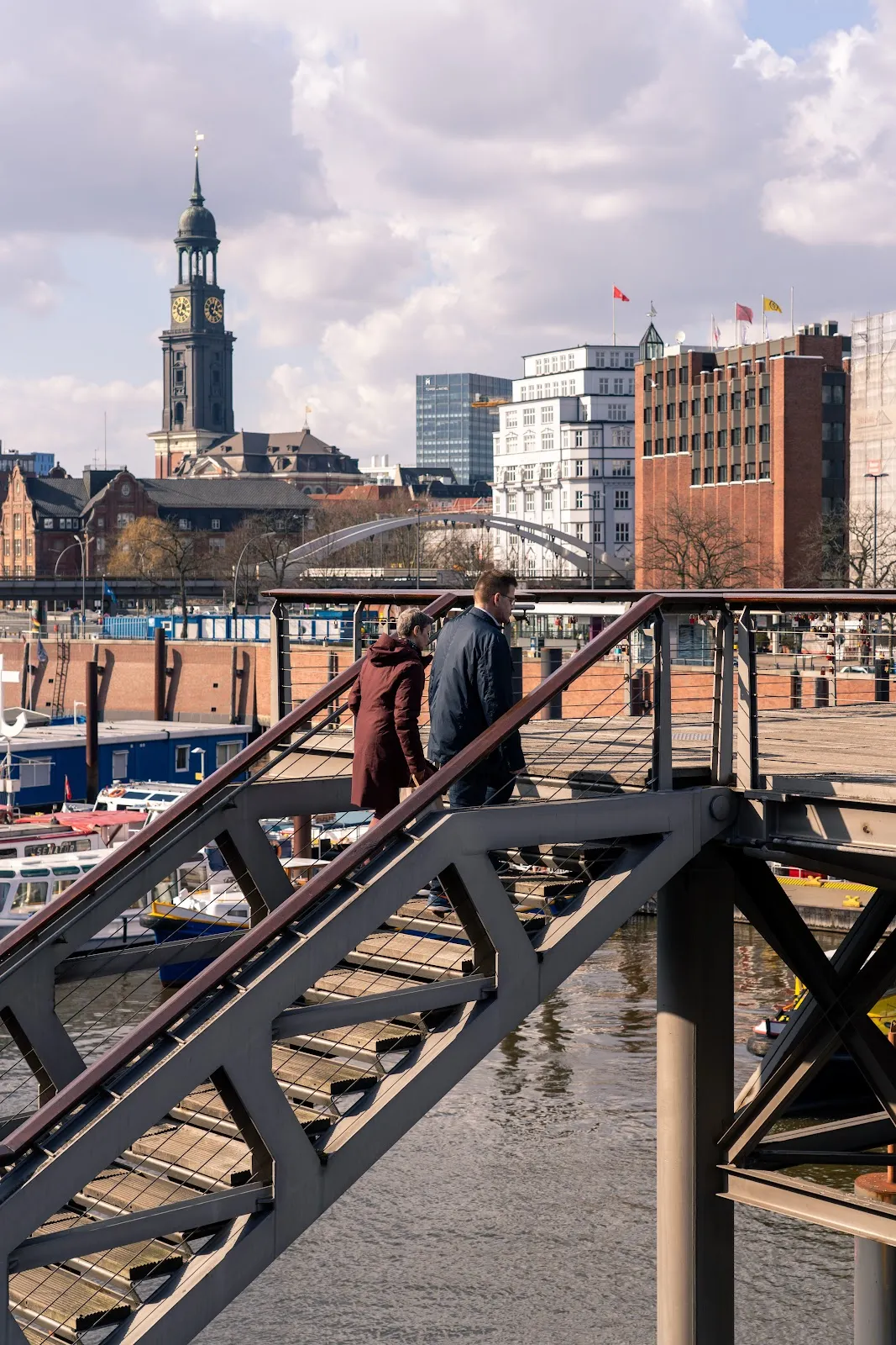 Мост Кервидерштег в Гамбурге, Германия