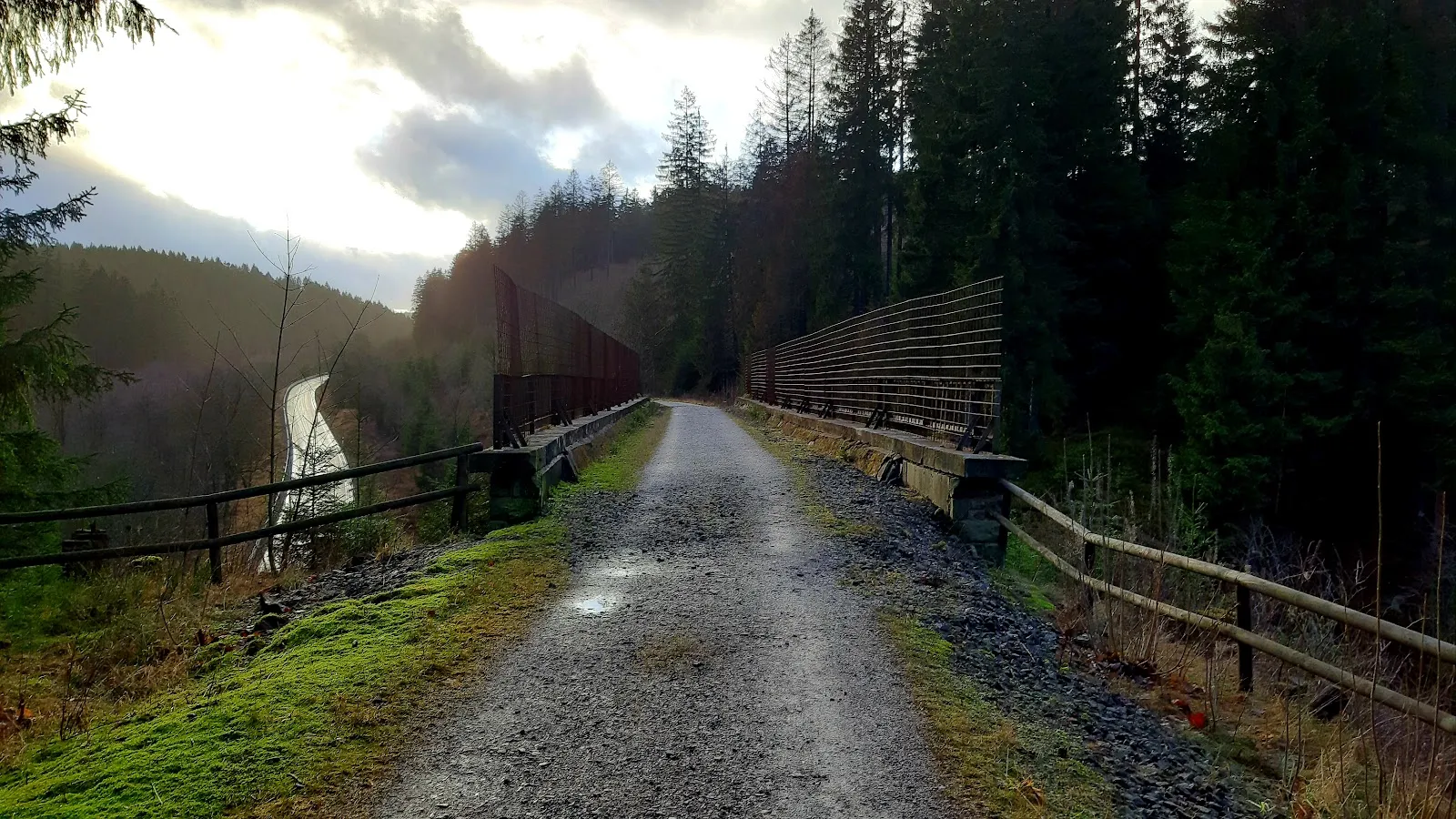 Исторический мост в Клаусталь-Целлерфельде, Германия, символ индустриального прошлого.