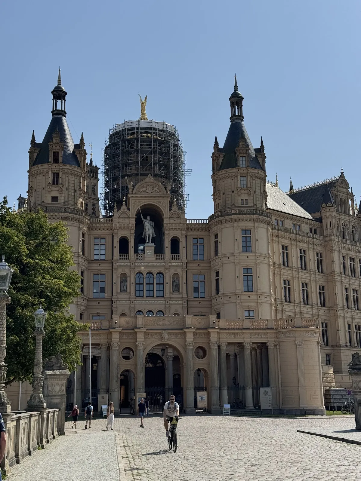 Исторический мост Леннештрассе в Шверина