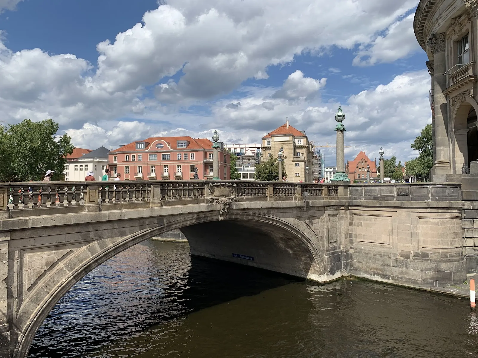 Мост Монбижу