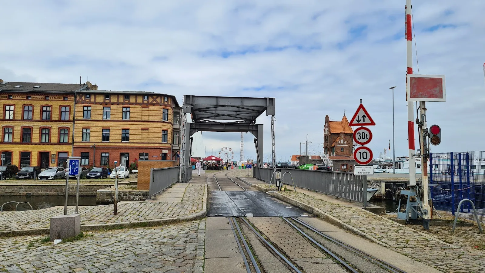 Мост-раскладушка Am Querkanal в Штральзунде, Германия