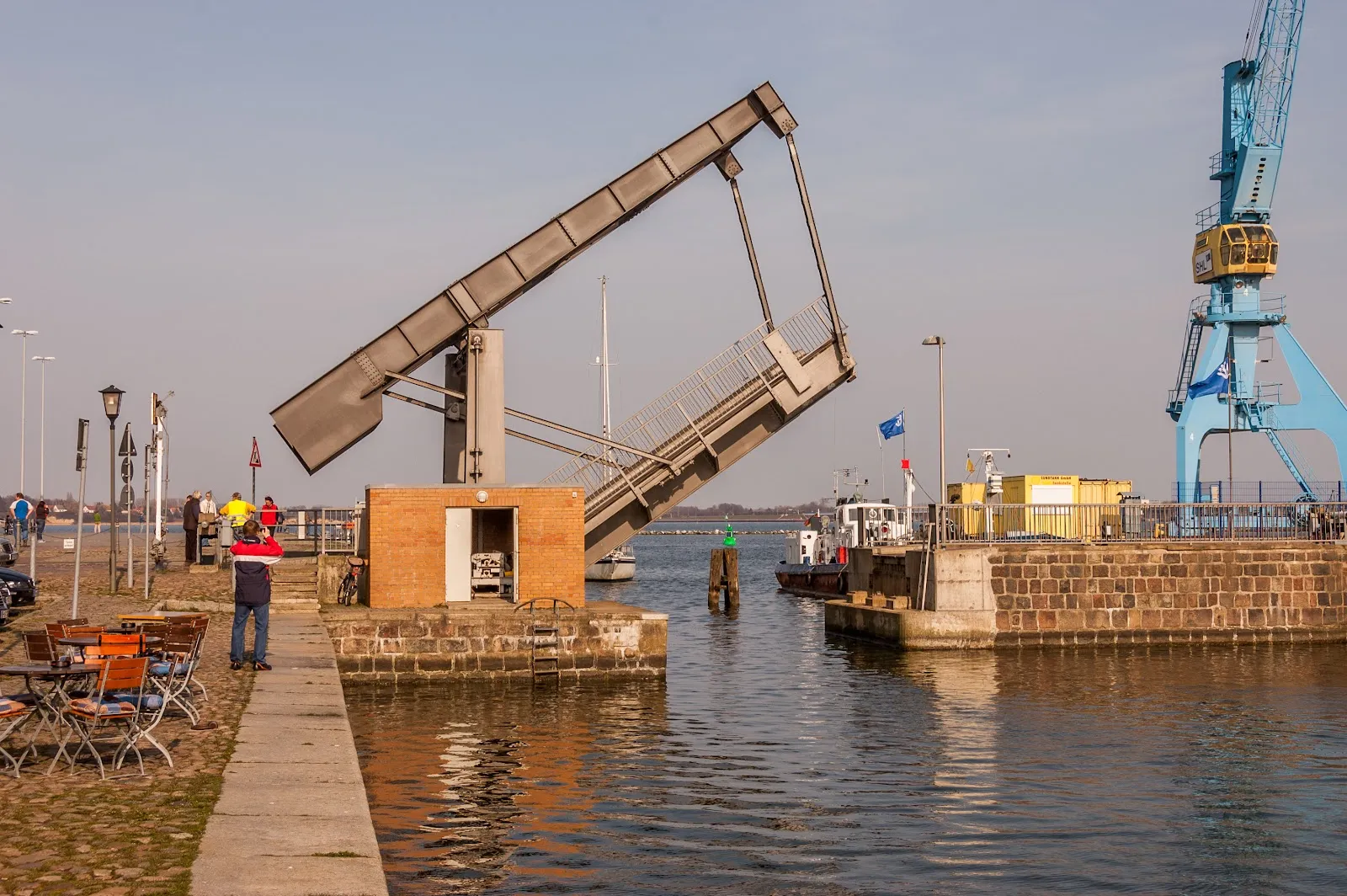Мост-раскладушка Am Querkanal в Штральзунде, Германия
