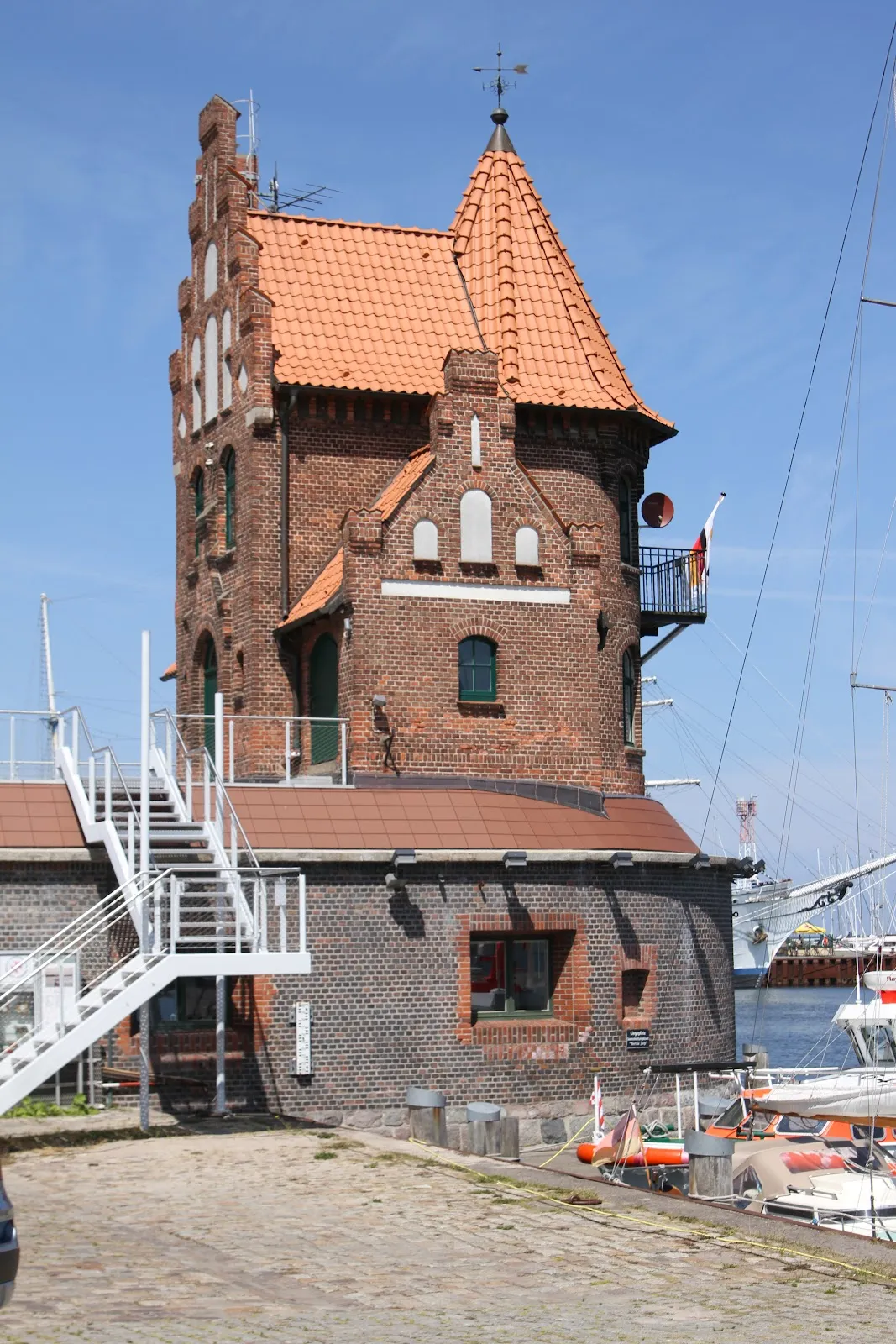 Мост-раскладушка Am Querkanal в Штральзунде, Германия