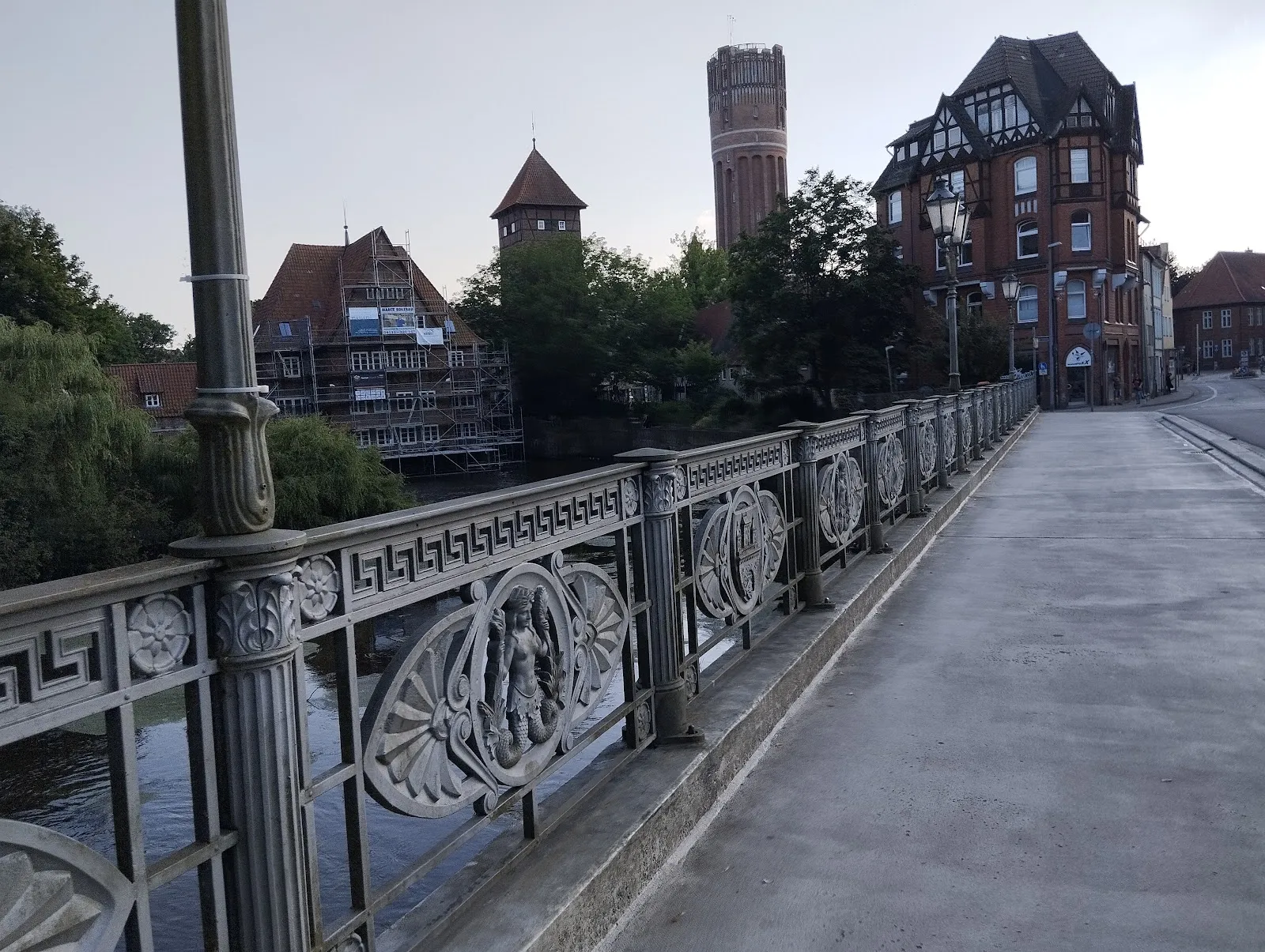 Вид на Мост Старых Ворот в Люнебурге
