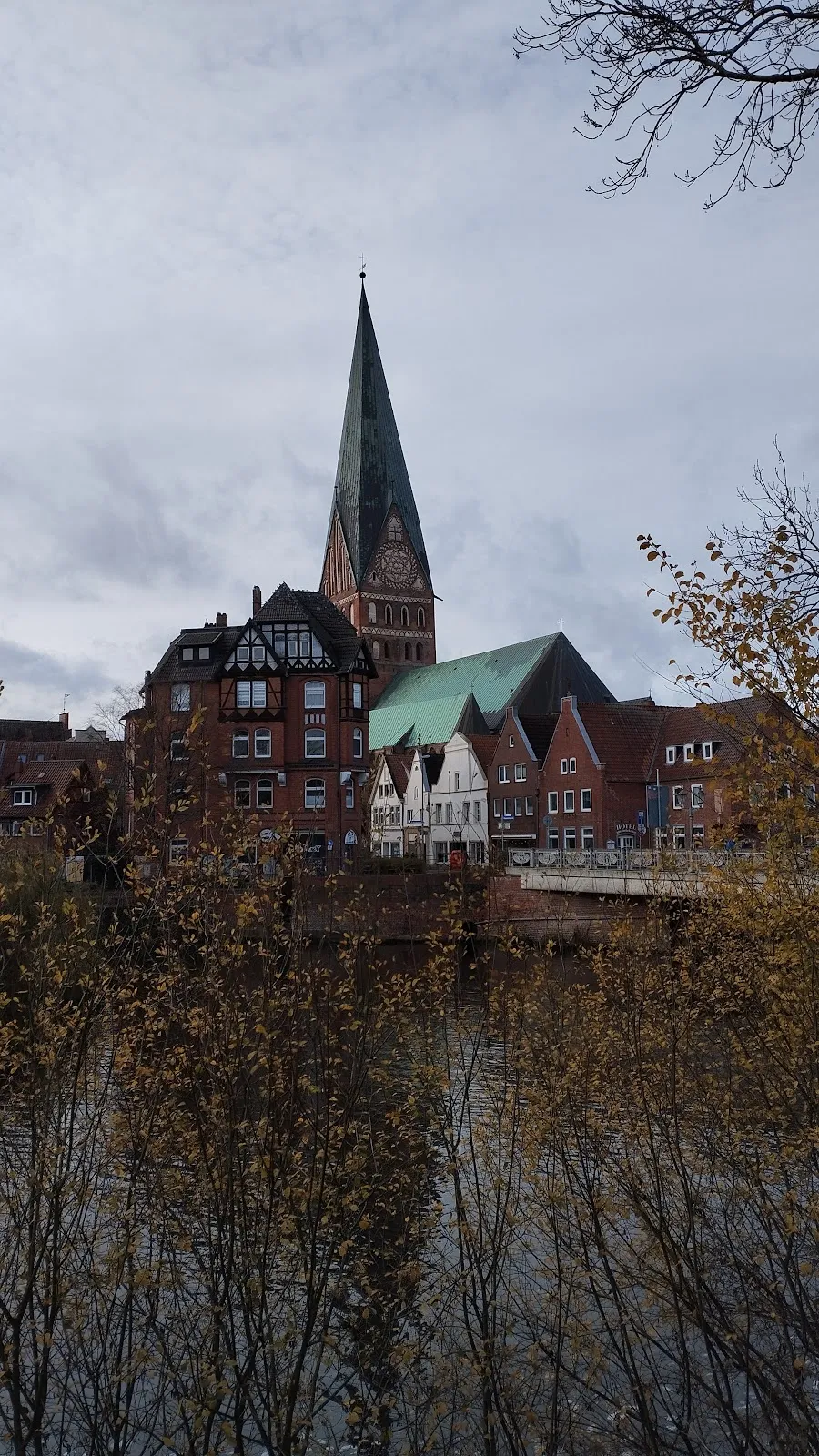 Вид на Мост Старых Ворот в Люнебурге