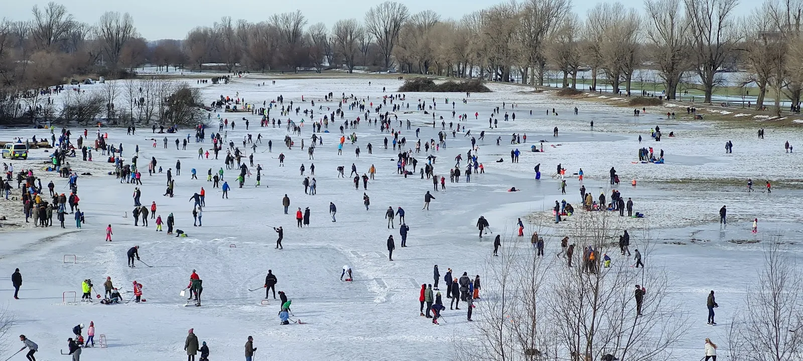 Вид на мост Теодора Хойса в Дюссельдорфе