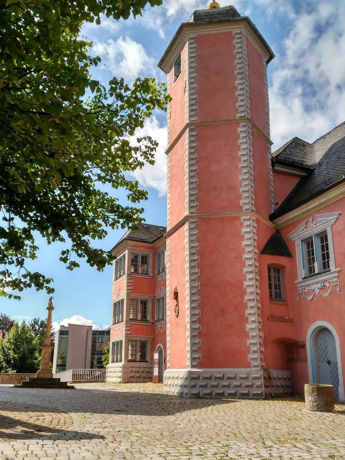 Фасад Музея Лодненгау в Ладенбурге