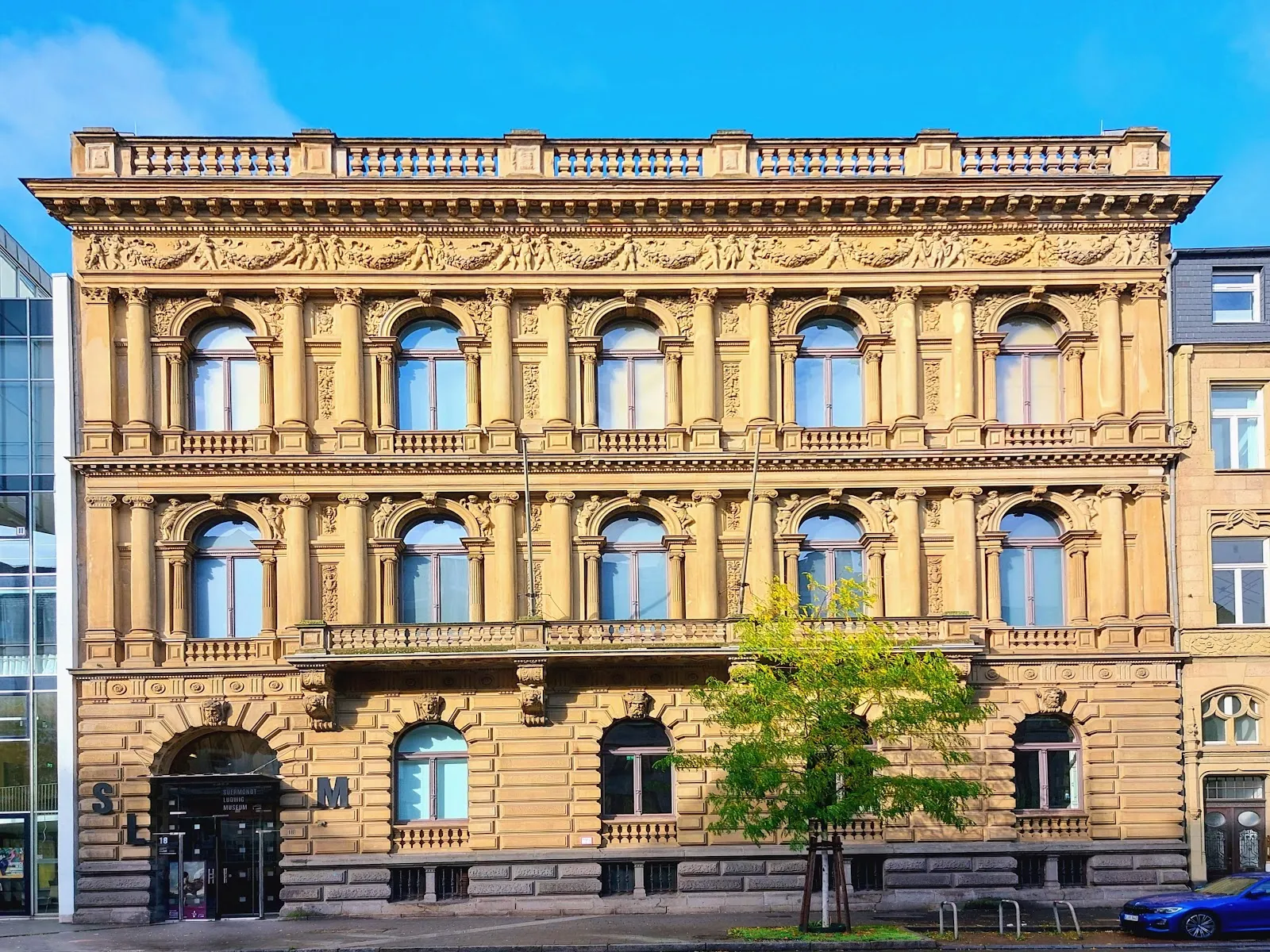 Здание музея Сюрмонда-Людвига в Аахене