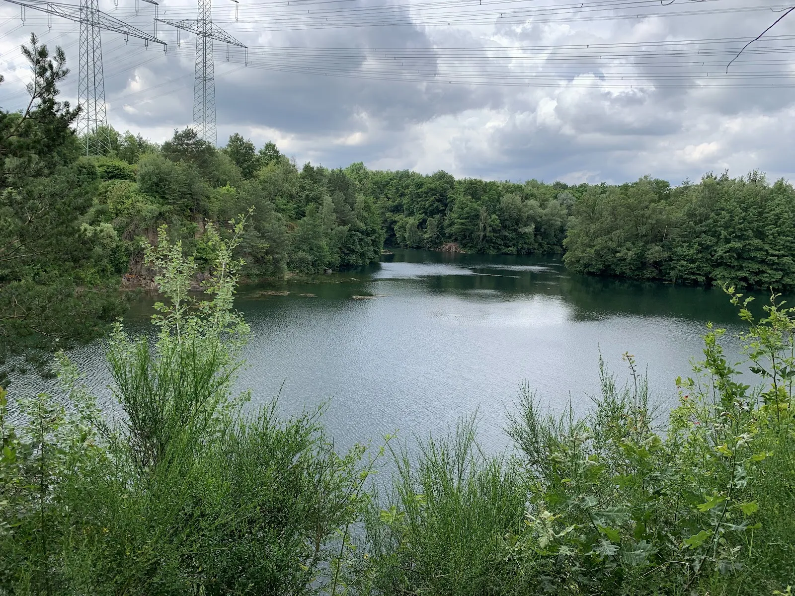 Вид на Мюльхаймские скалы и озеро Фогельсбергер