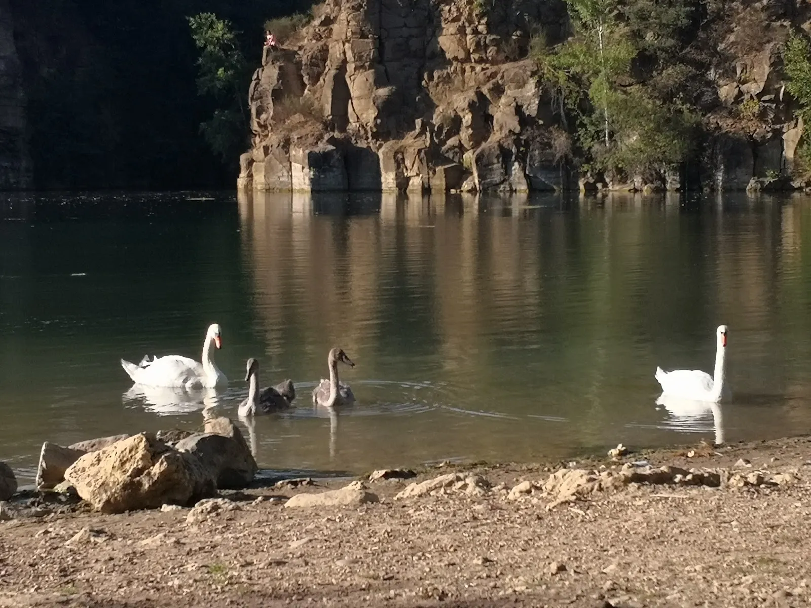 Вид на Мюльхаймские скалы и озеро Фогельсбергер