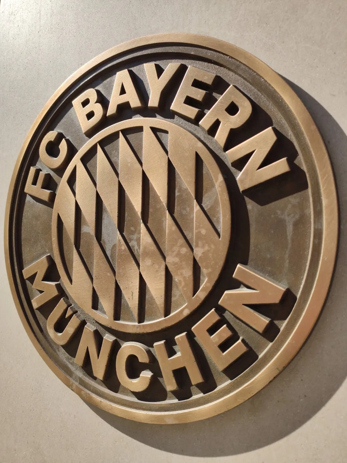 Вид на площадь Кардинала Дёпфнера в Мюнхене с Ратушей