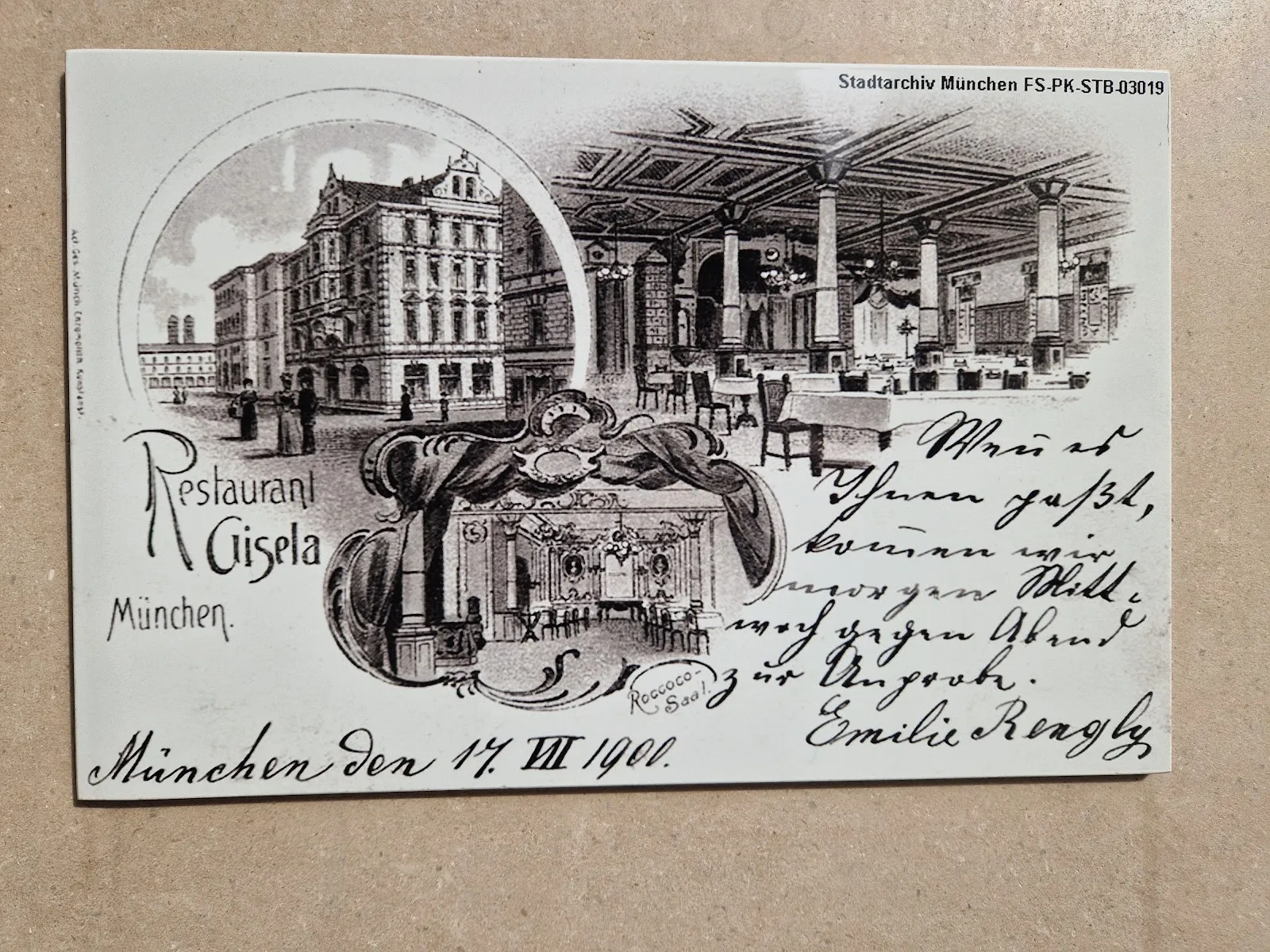 Вид на площадь Кардинала Дёпфнера в Мюнхене с Ратушей