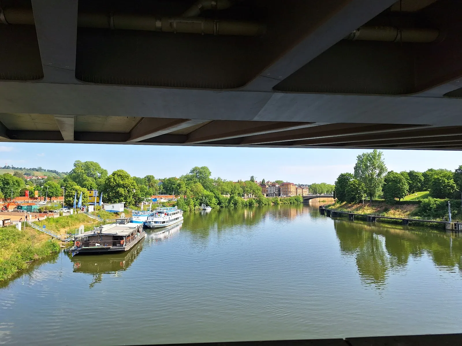 Мост Неккарбрюкке в Штутгарте, Германия